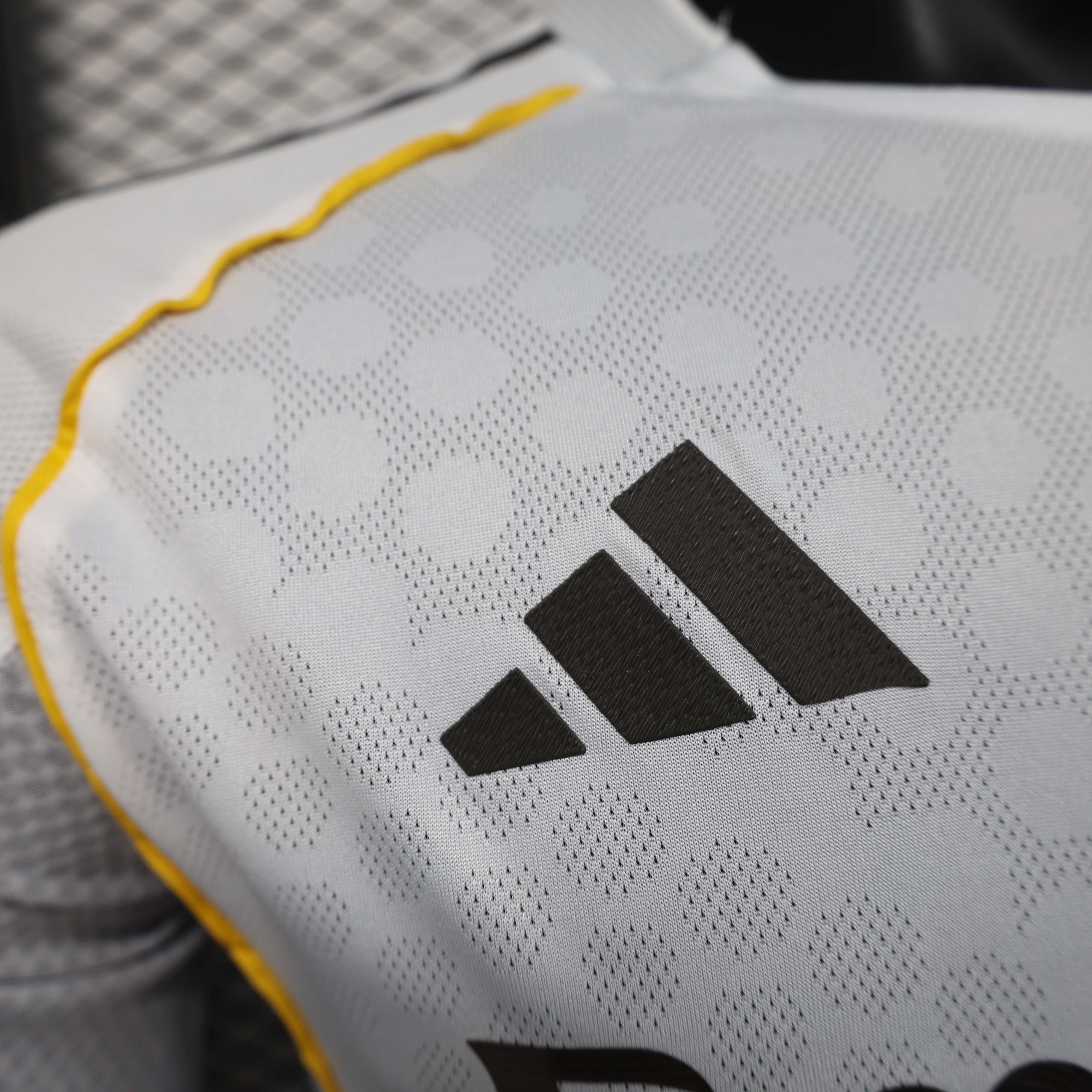 2025/2026 Long Sleeve Player Version Real Madrid Home Football Shirt1:1 Thai Quality:football jersey mysite: unitedjerseyfootball 邓江浪:football