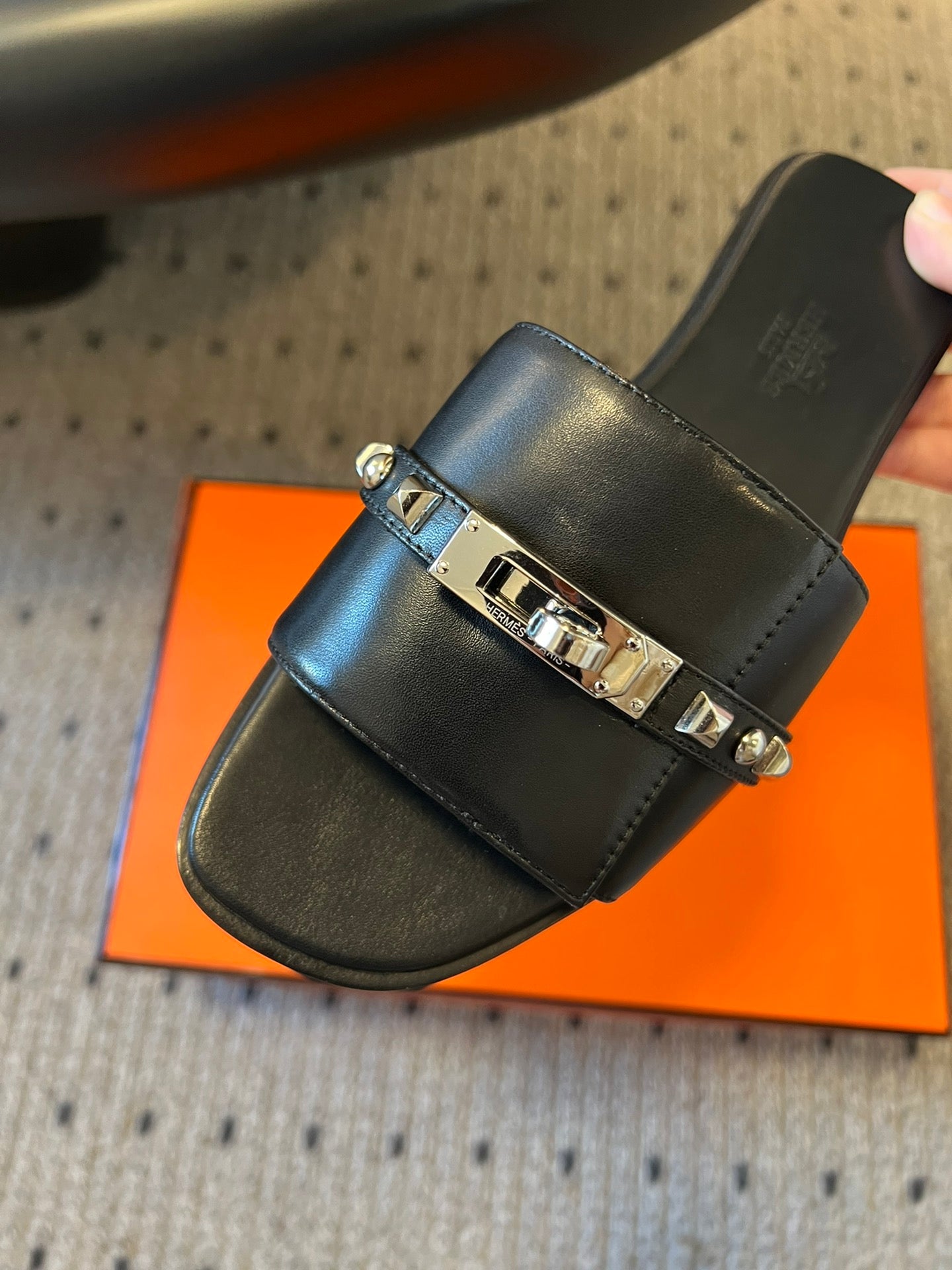 GIULIA FLAT SANDAL IN BLACK CALFSKIN、mysite、Cacoeks