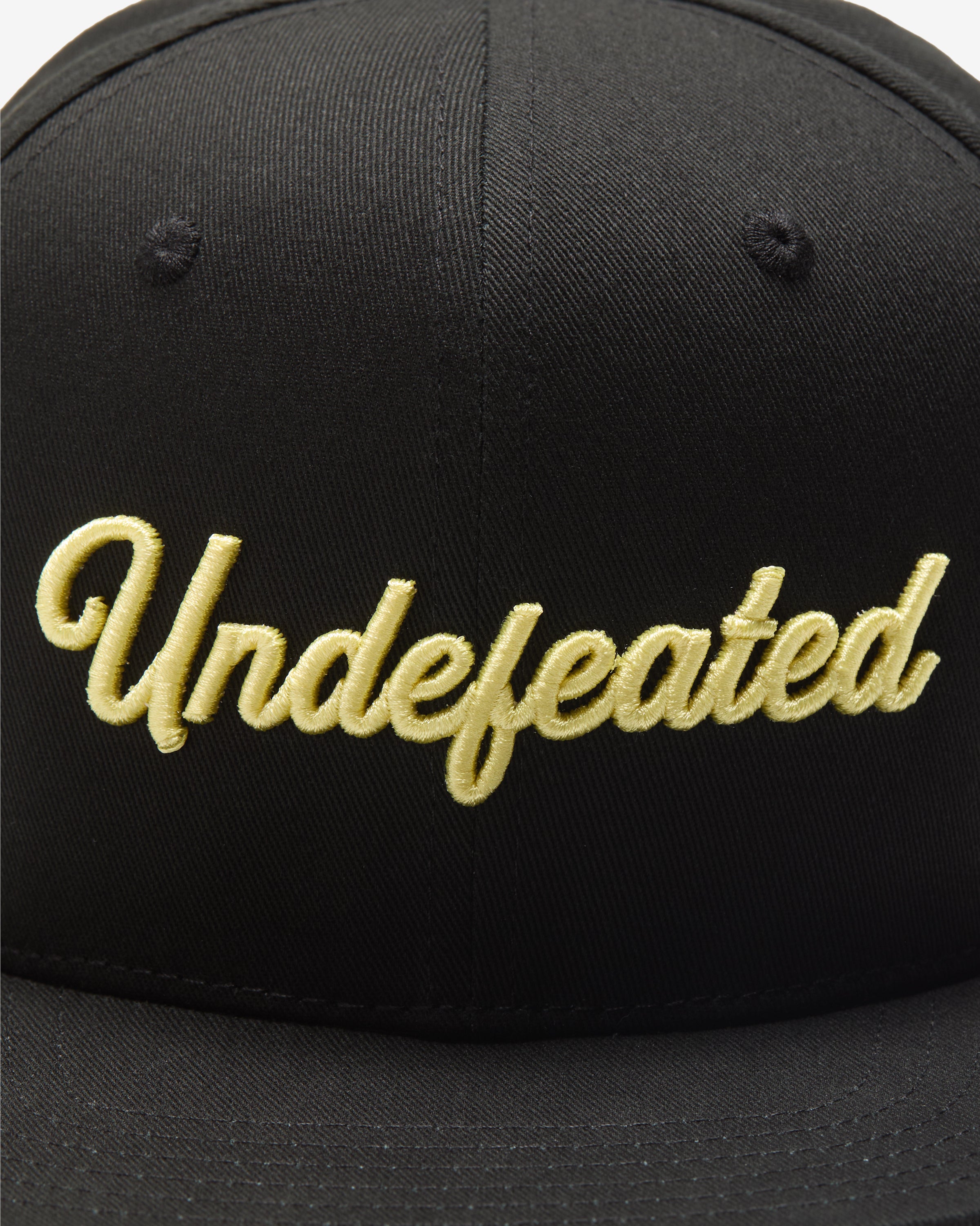 UNDEFEATED SCRIPT LOGO SNAPBACK