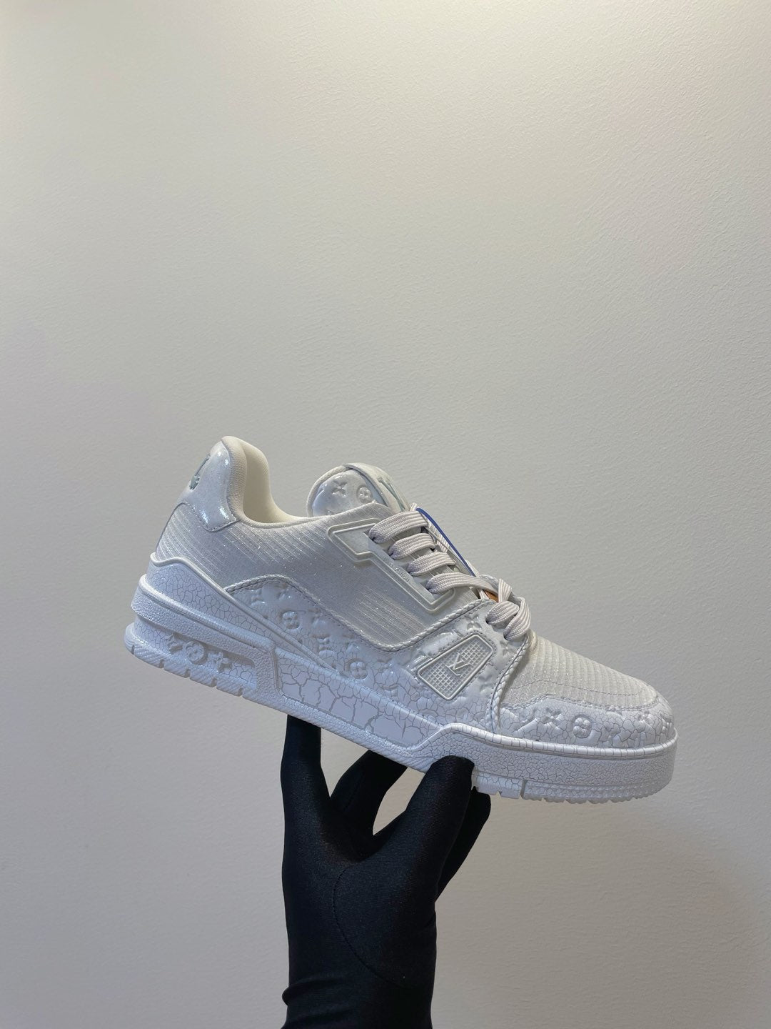 LV TRAINER MAXI SNEAKER IN WHITE EMBOSSED CALFSKIN、mysite、Cacoeks