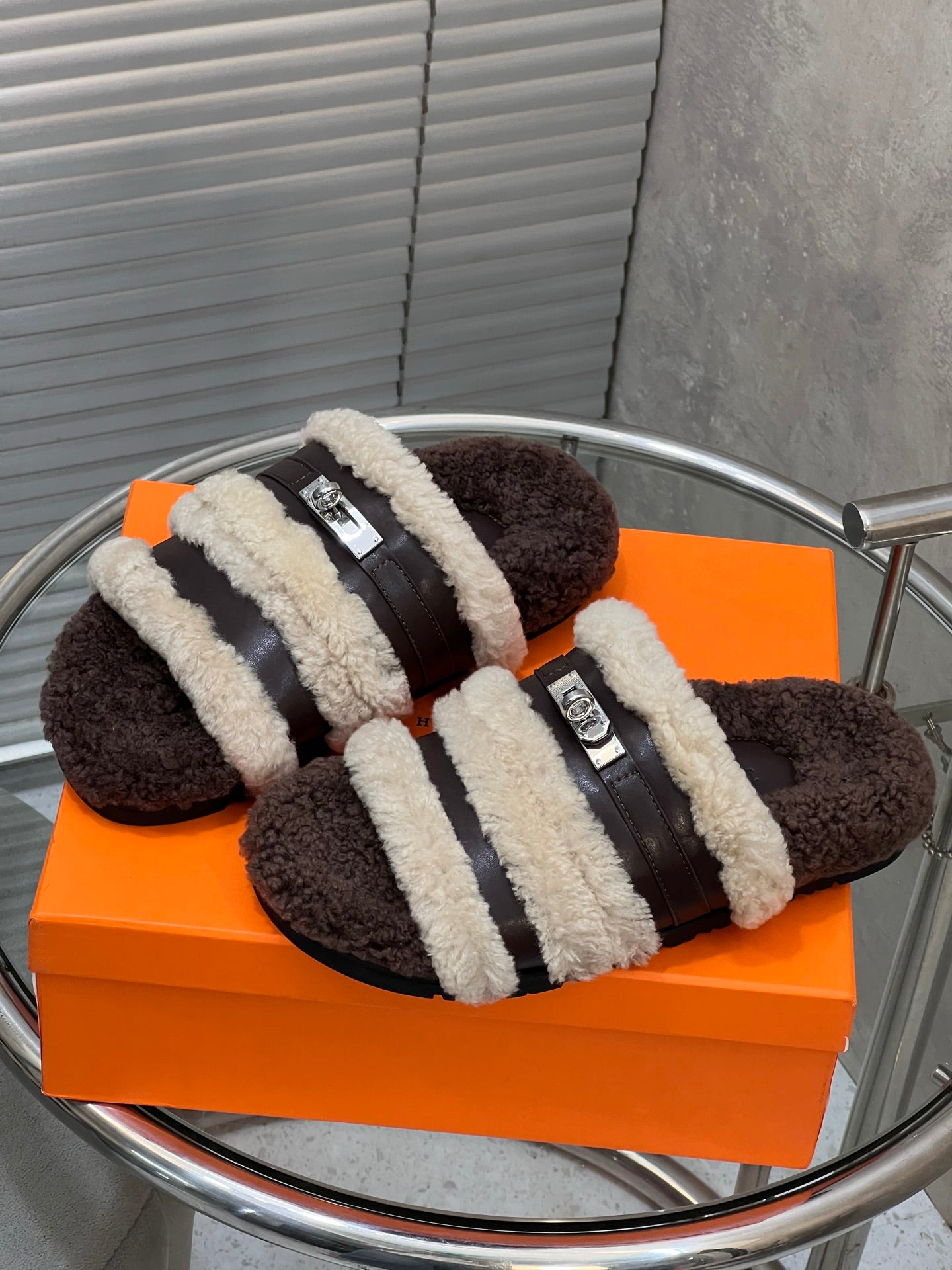 HM 25S SANDAL IN BEIGE WOOL AND DARK BROWN LAMBSKIN WITH SILVER HARDWARE、mysite、Cacoeks