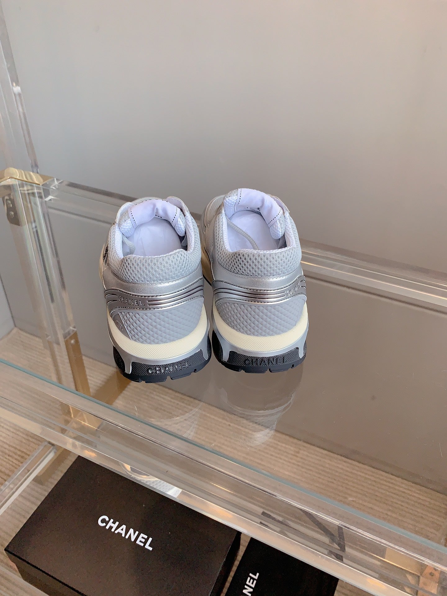 CC SNEAKERS IN GLOSSY SILVER CALFSKIN AND MESH、mysite、Cacoeks