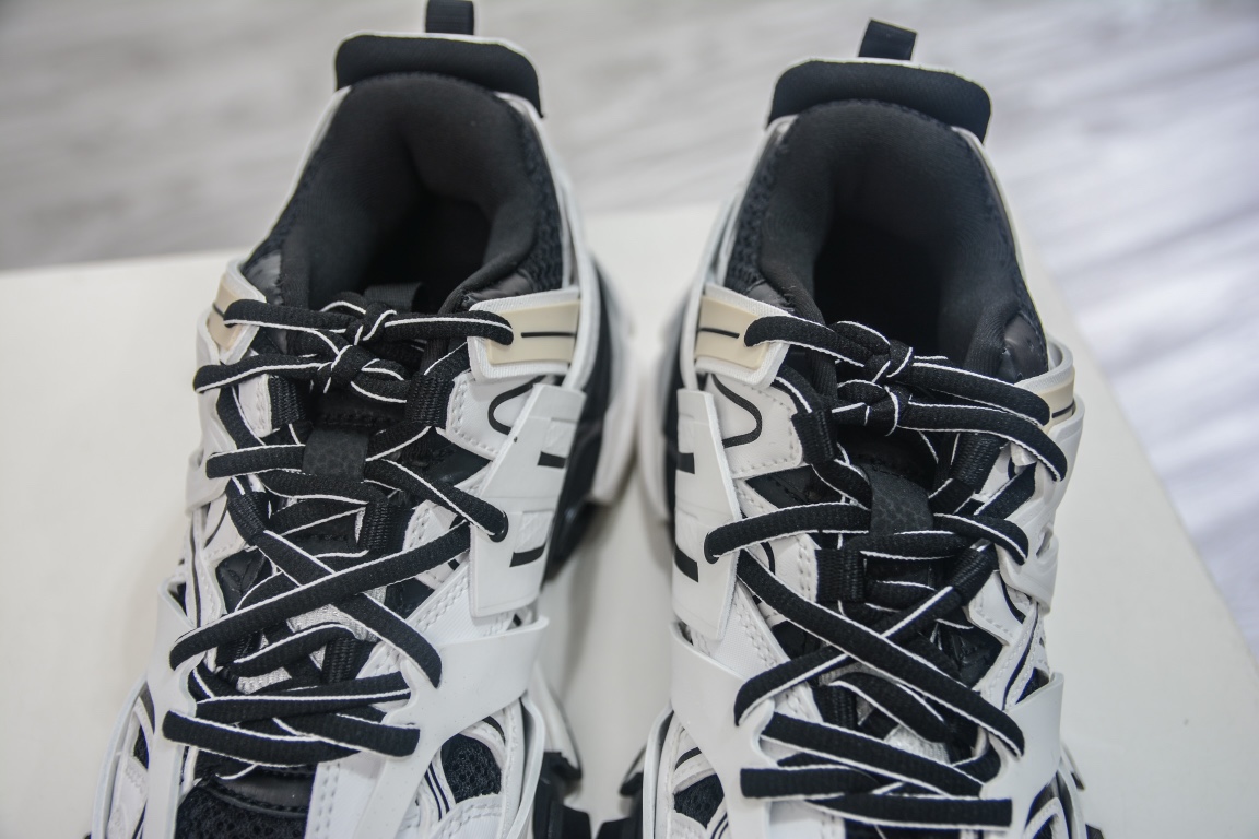 Balenciaga Track Worn Out Trainer in White Black、mysite、Cacoeks
