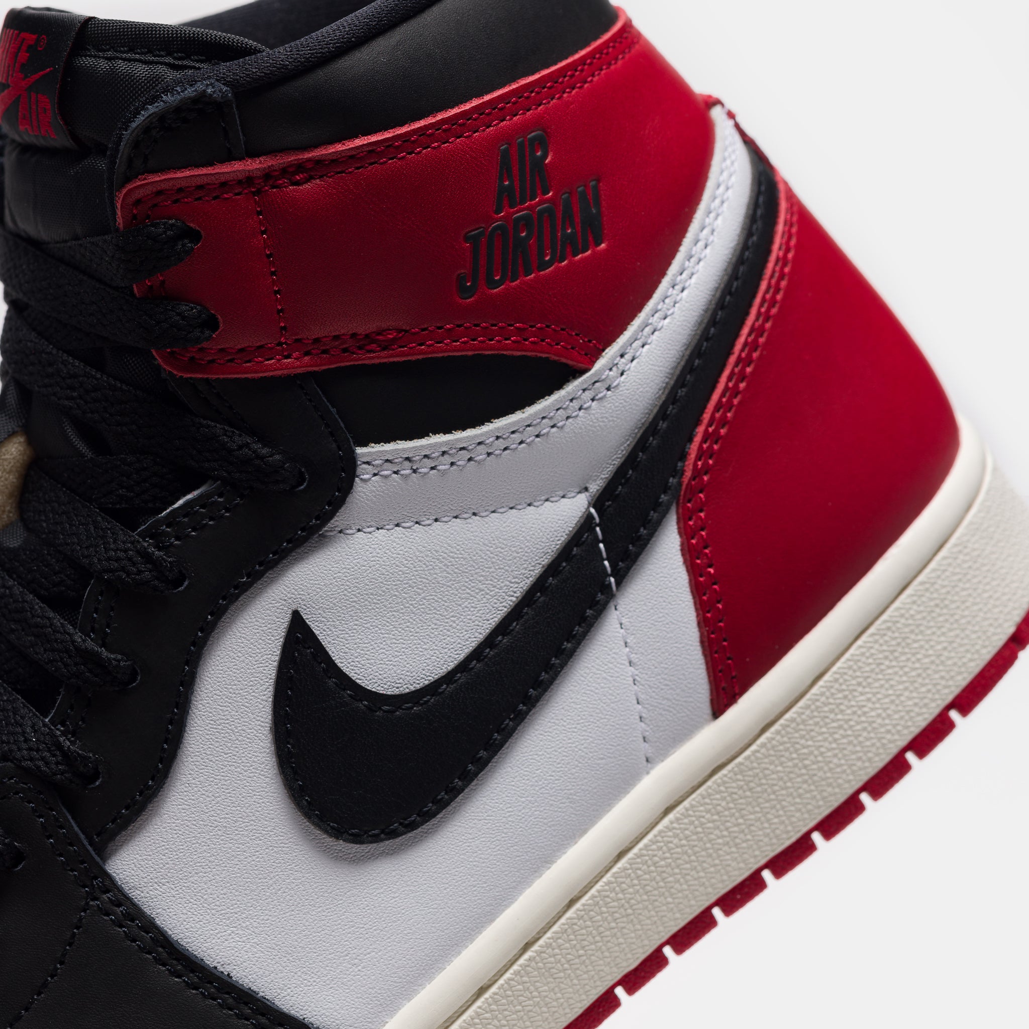 Air Jordan 1 Retro High OG Sneaker in White/Black/Varsity Red/Sail