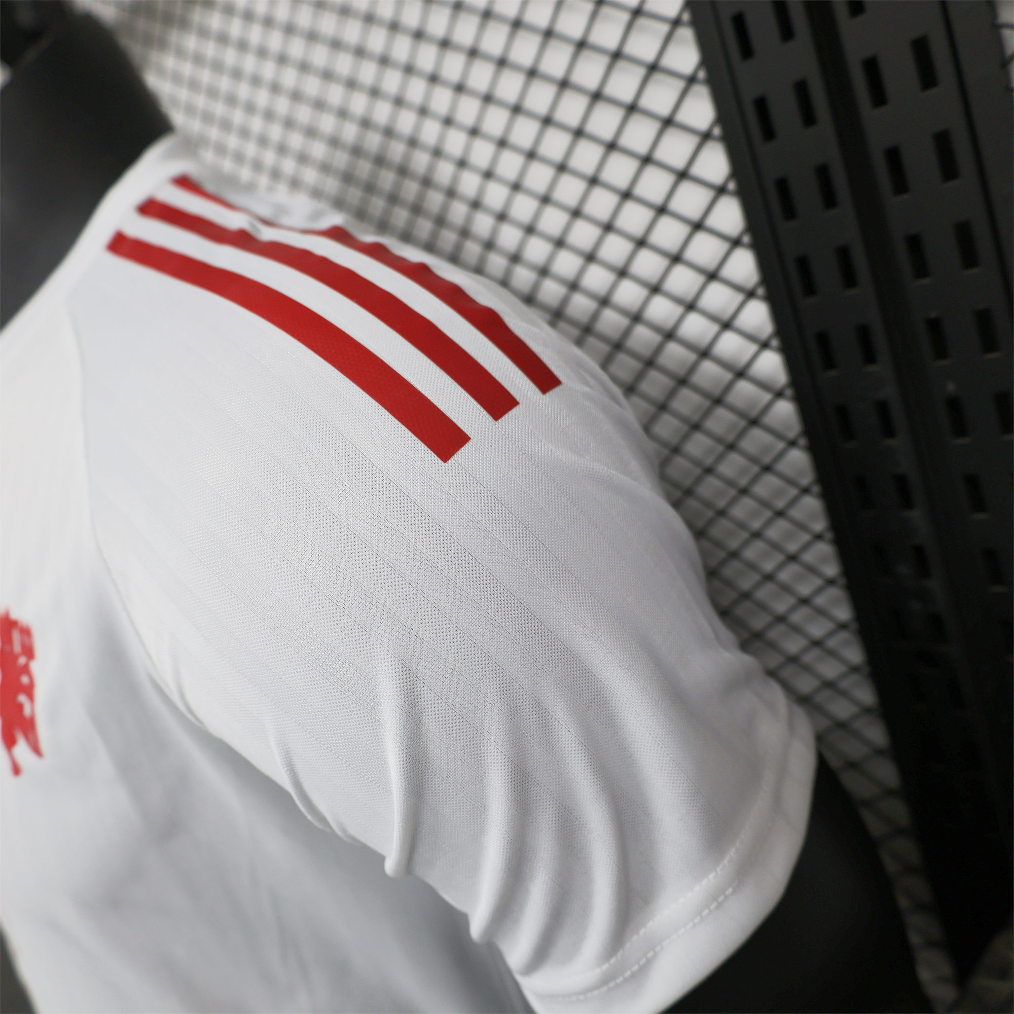 ManixJersey.com | Manchester United 24-25 White Special Edition Jersey - Player Version -Customize Name, Number and Patch | Worldwide Shipping