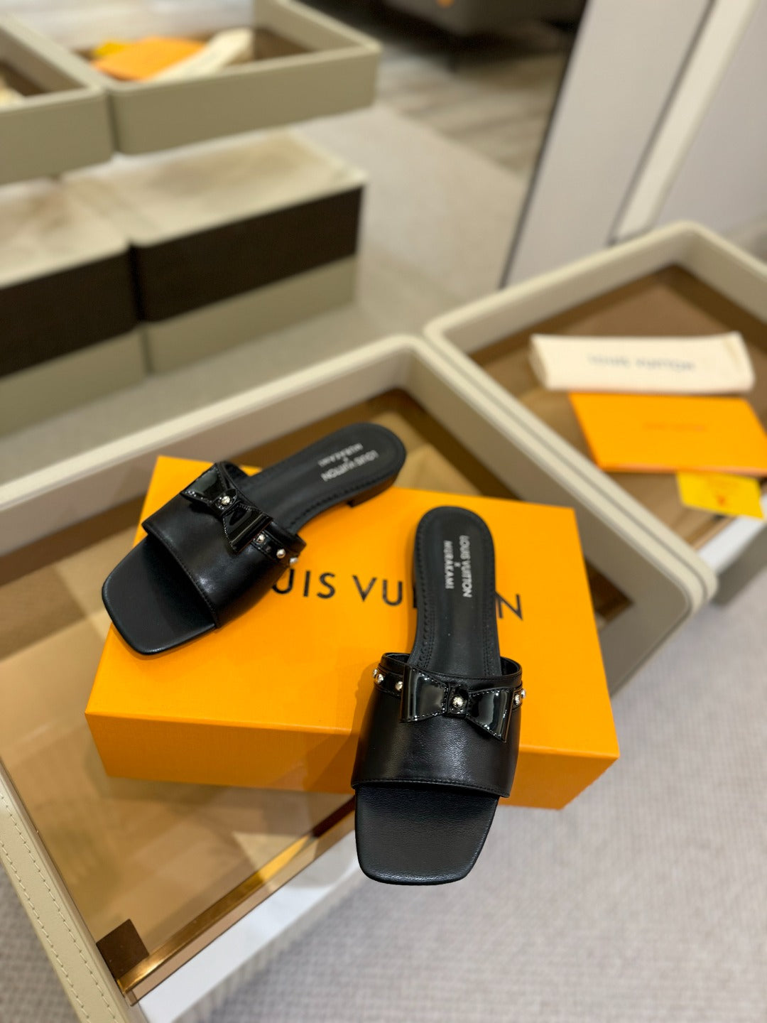 LV X TM 6AM FLAT MULE IN BLACK CALFSKIN、mysite、Cacoeks