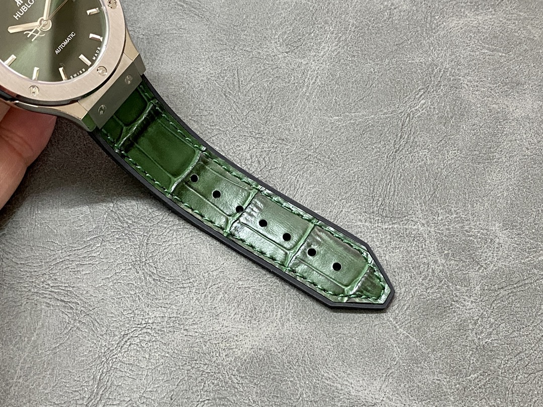 511.NX.8970.LR Hublot Classic Fusion Automatic Green-fasswatch