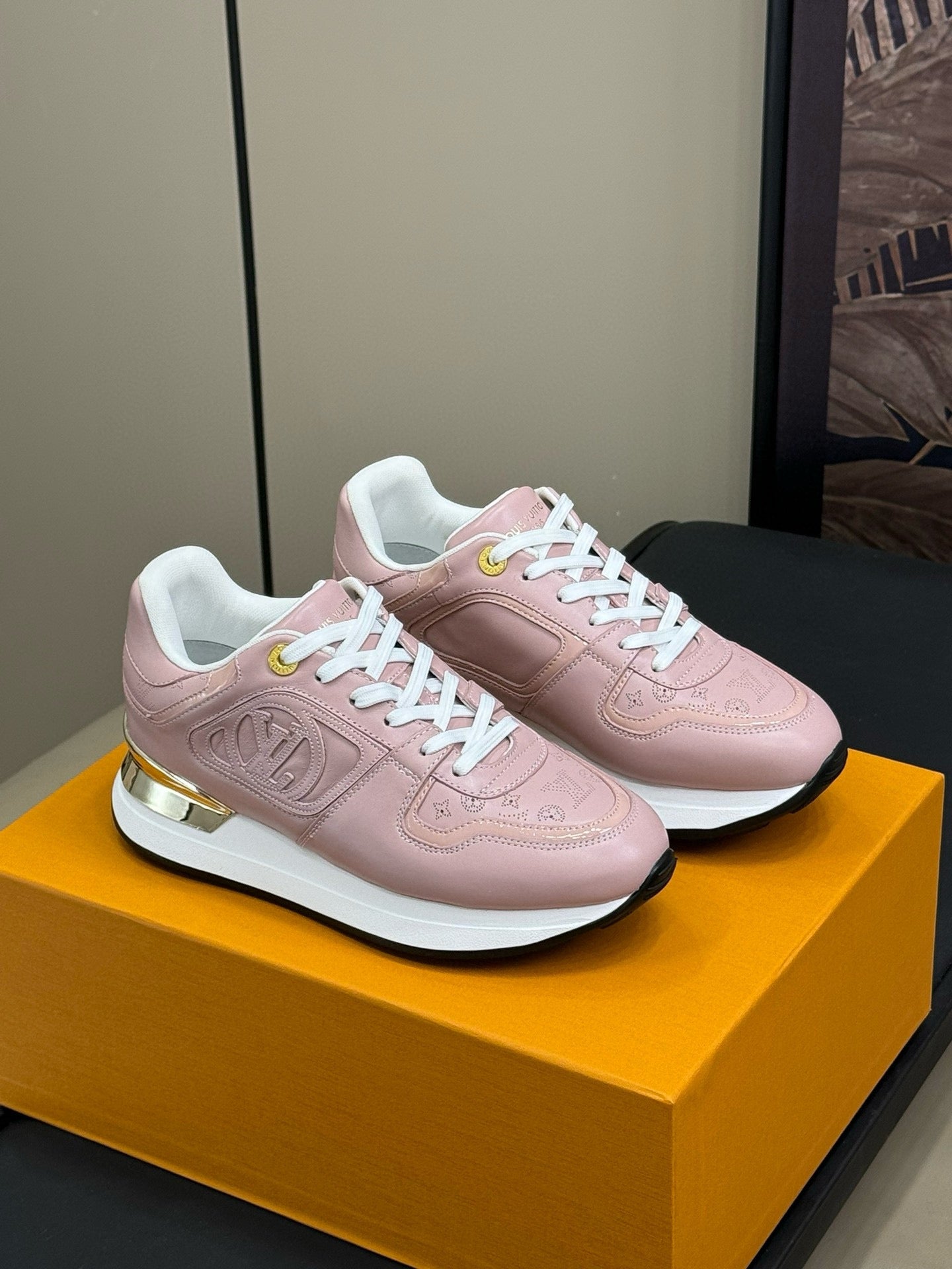 LV NEO RUN AWAY SNEAKER IN PASTEL PINK CALFSKIN、mysite、Cacoeks