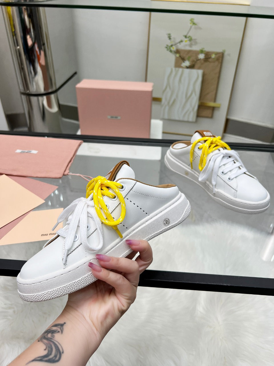 SNEAKER MULES IN WHITE MIX BROWN CALFSKIN WHITE YELLOW LACES、mysite、Cacoeks