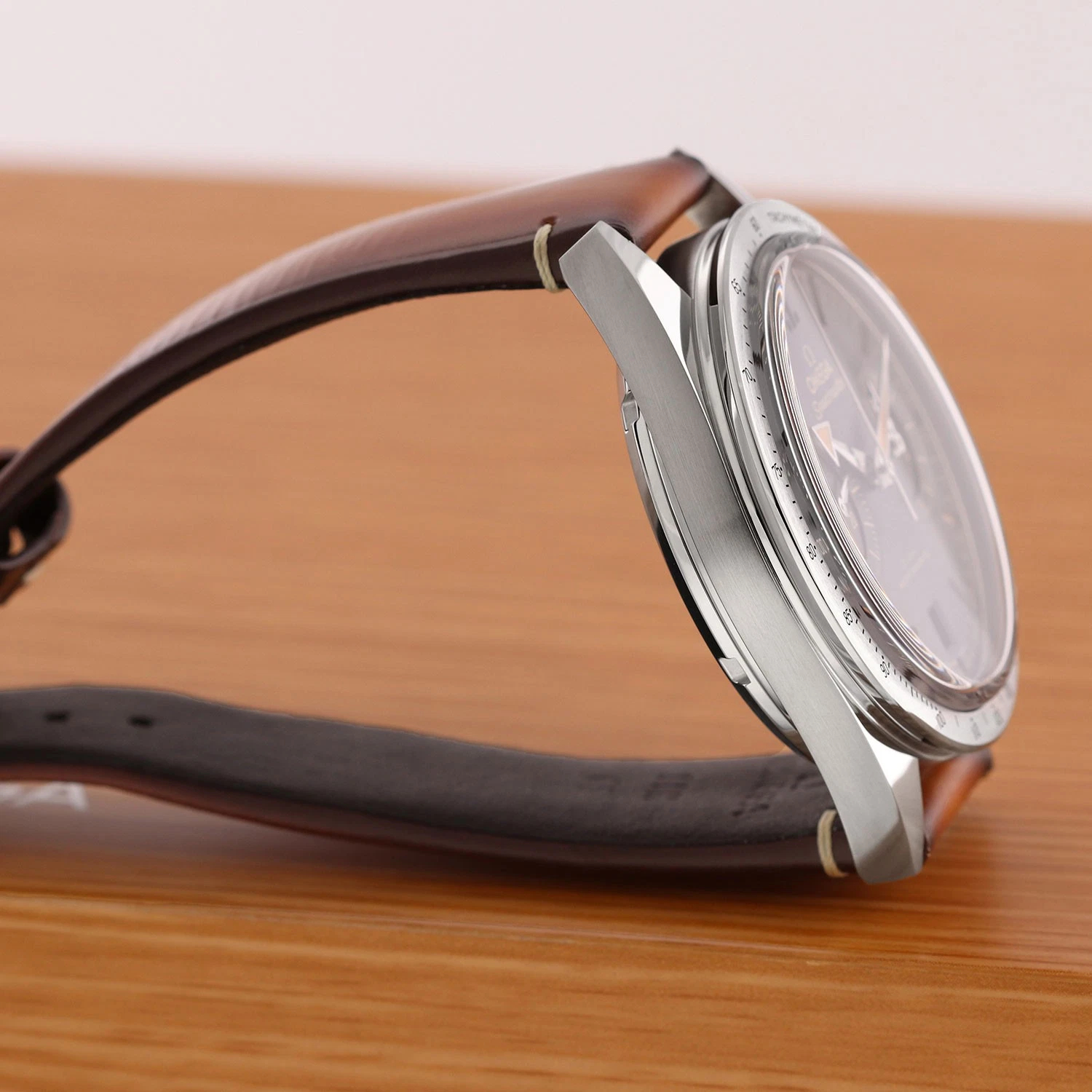 Omega Speedmaster Ref. 332.12.41.51.01.001 Super Clone Watch – Black Dial Leather Strap Fake Replica