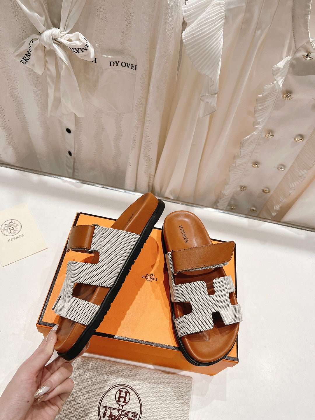 CHYPRE SANDAL BRIGHT BROWN LAMBSKIN AND SILVER DENIM、mysite、Cacoeks