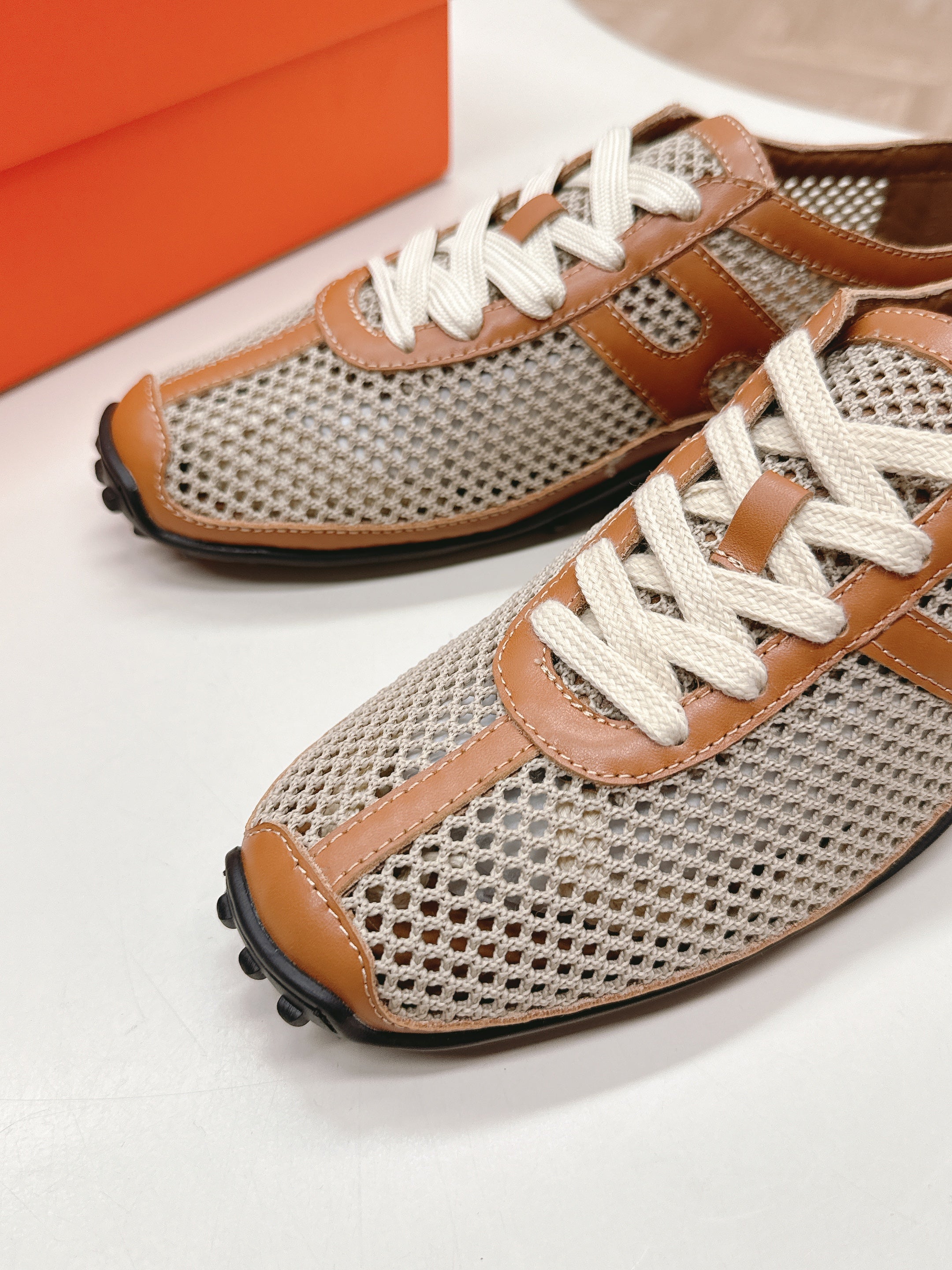 KIGA SNEAKER IN WHITE CROCHET KNIT AND BRONZE BROWN CALFSKIN、mysite、Cacoeks