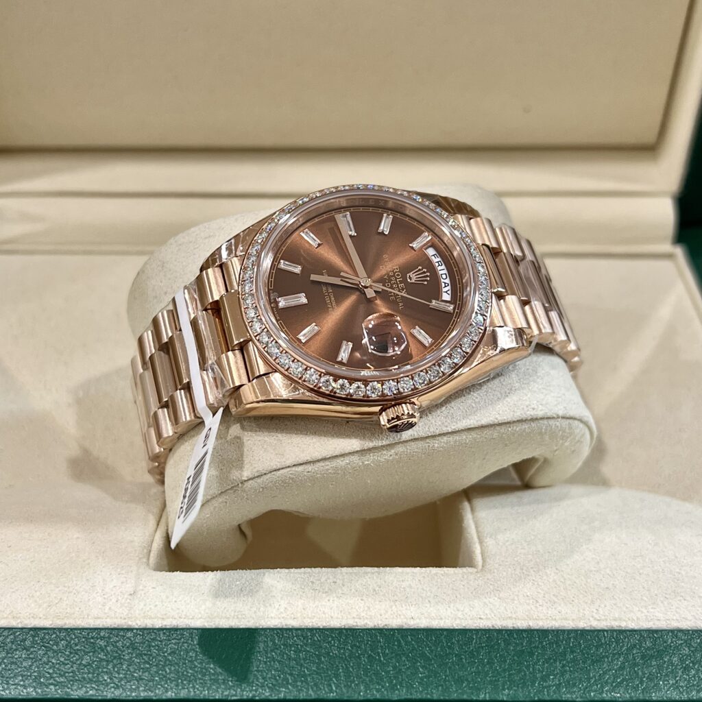 Đồng Hồ Rolex Day-Date Chocolate Đính Kim Cương Moissanite 40mm (2)