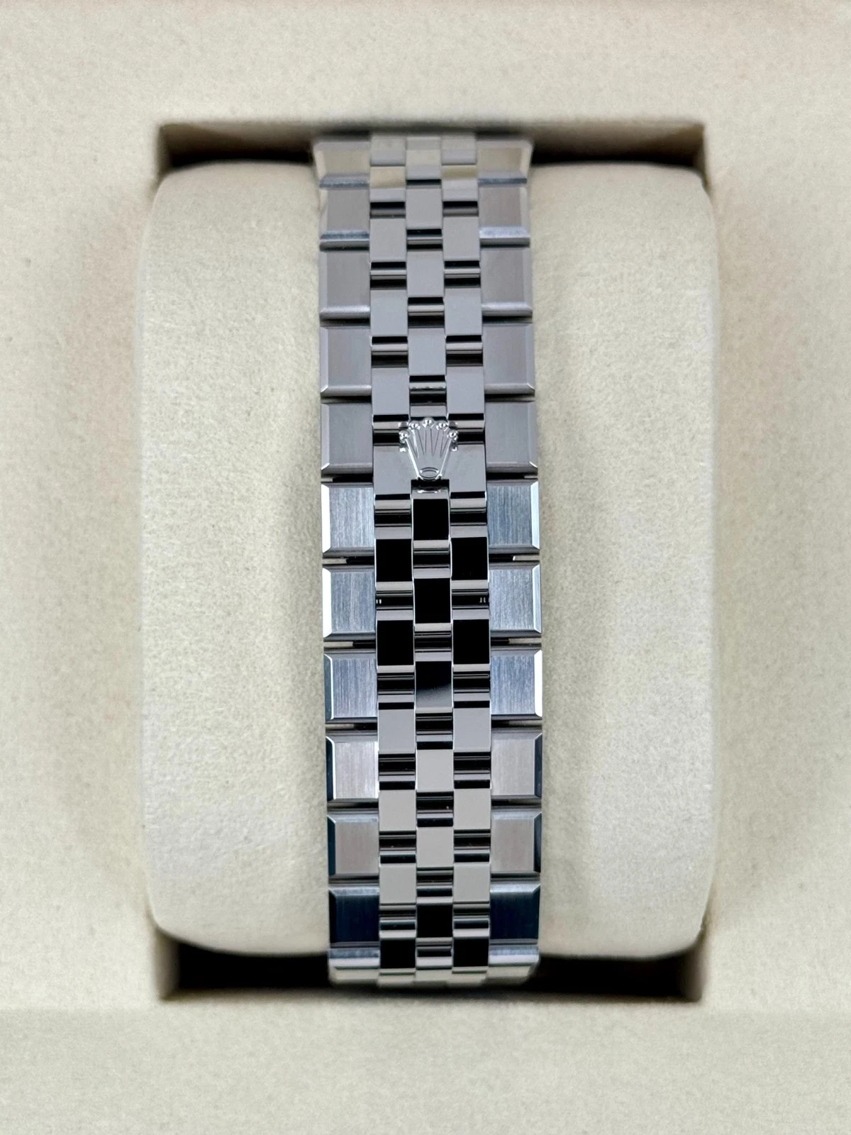 Rolex Land-Dweller 40mm M127334-0001 Super Clone Watch – Oyster Steel White Dial Replica