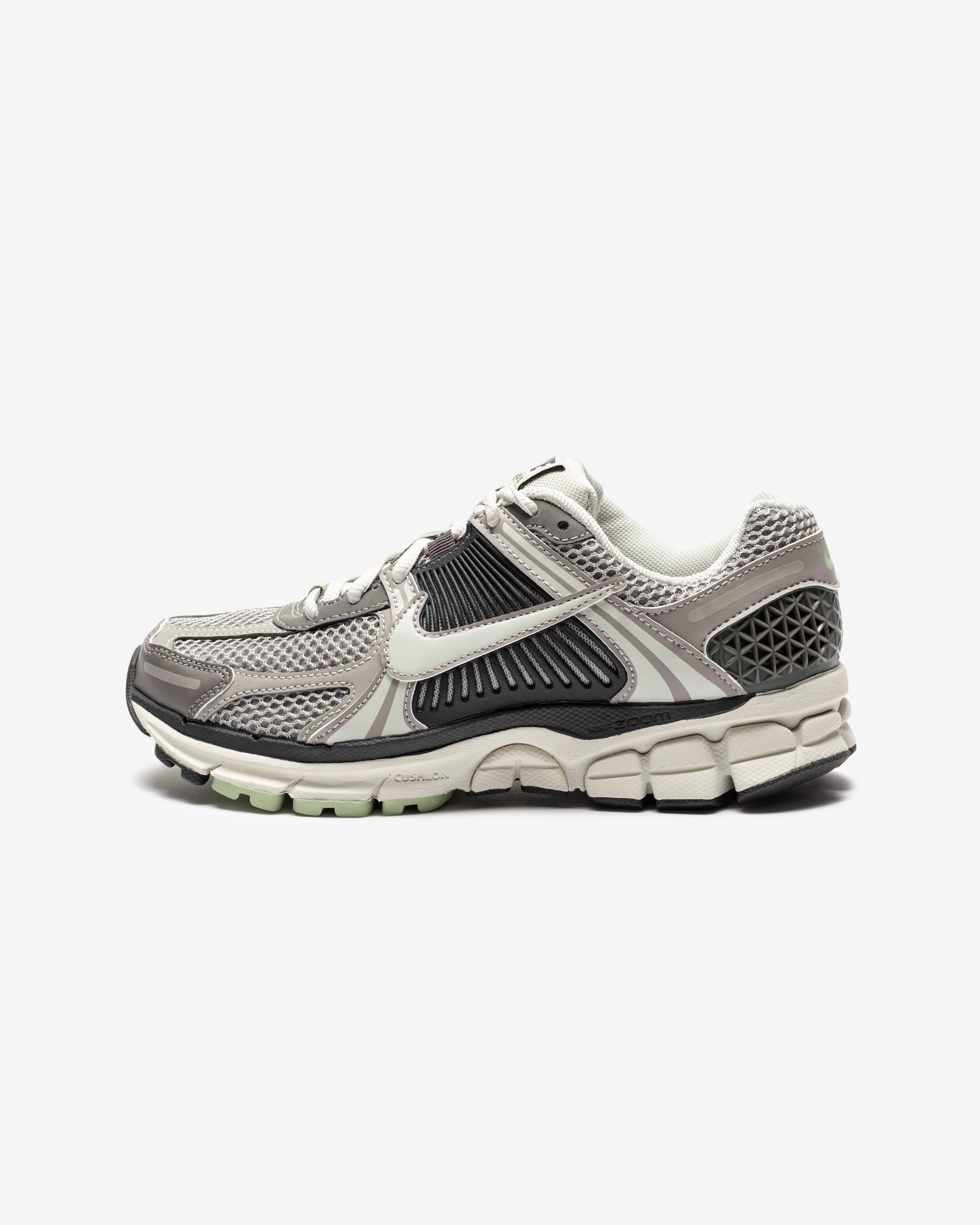 NIKE WOMEN'S ZOOM VOMERO 5 - COBBLESTONE/ LIGHTBONE