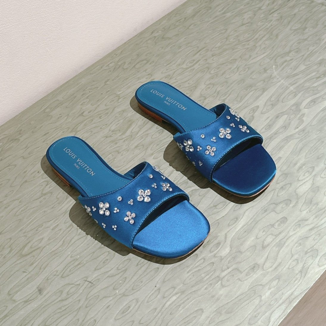 LV WOMEN FLAT MULE IN COBALT BLUE SATIN WITH RHINESTONE、mysite、Cacoeks