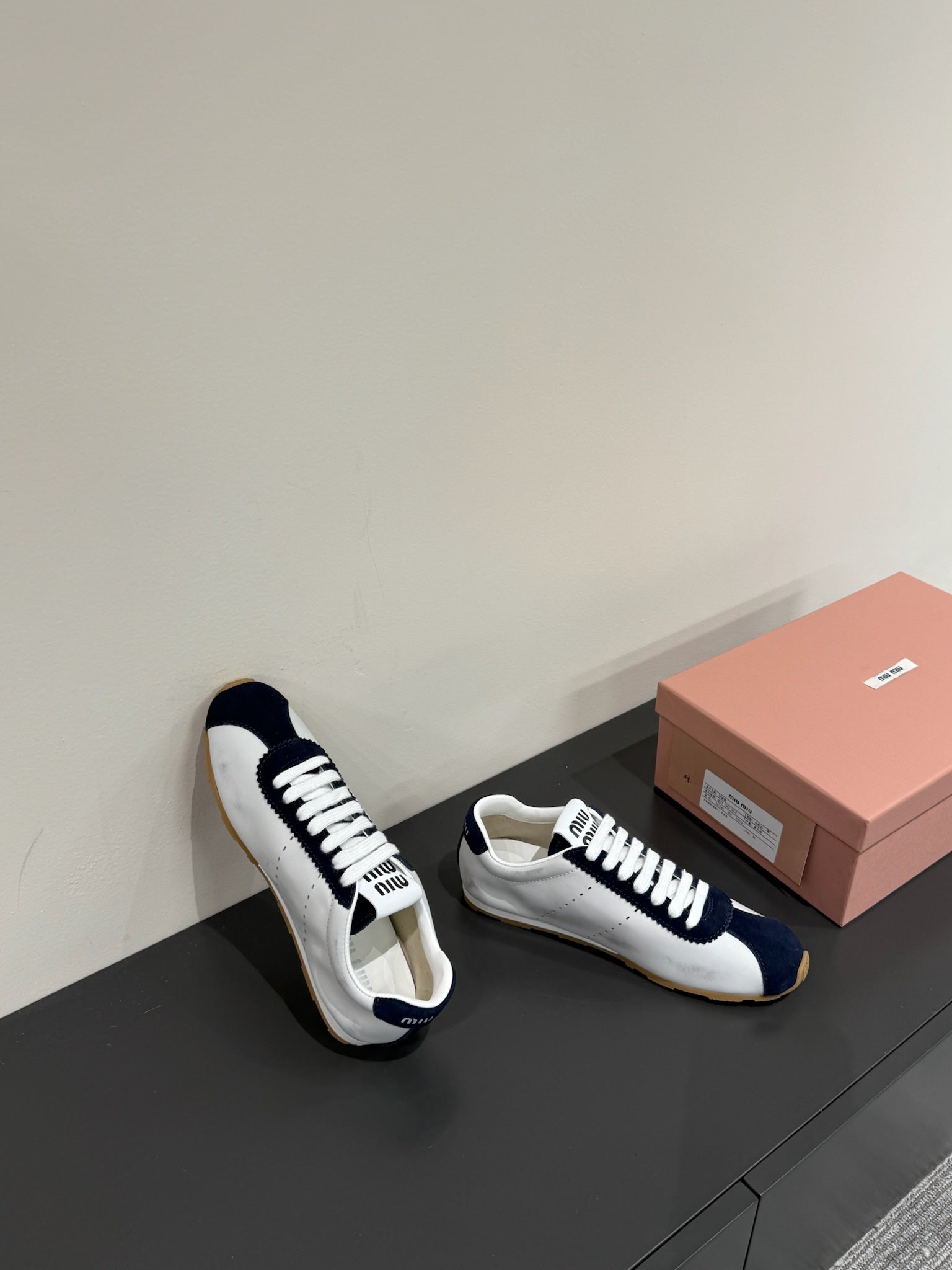 PLUME SNEAKERS IN WHITE NAPPA LAMBSKIN AND NAVY SUEDE、mysite、Cacoeks