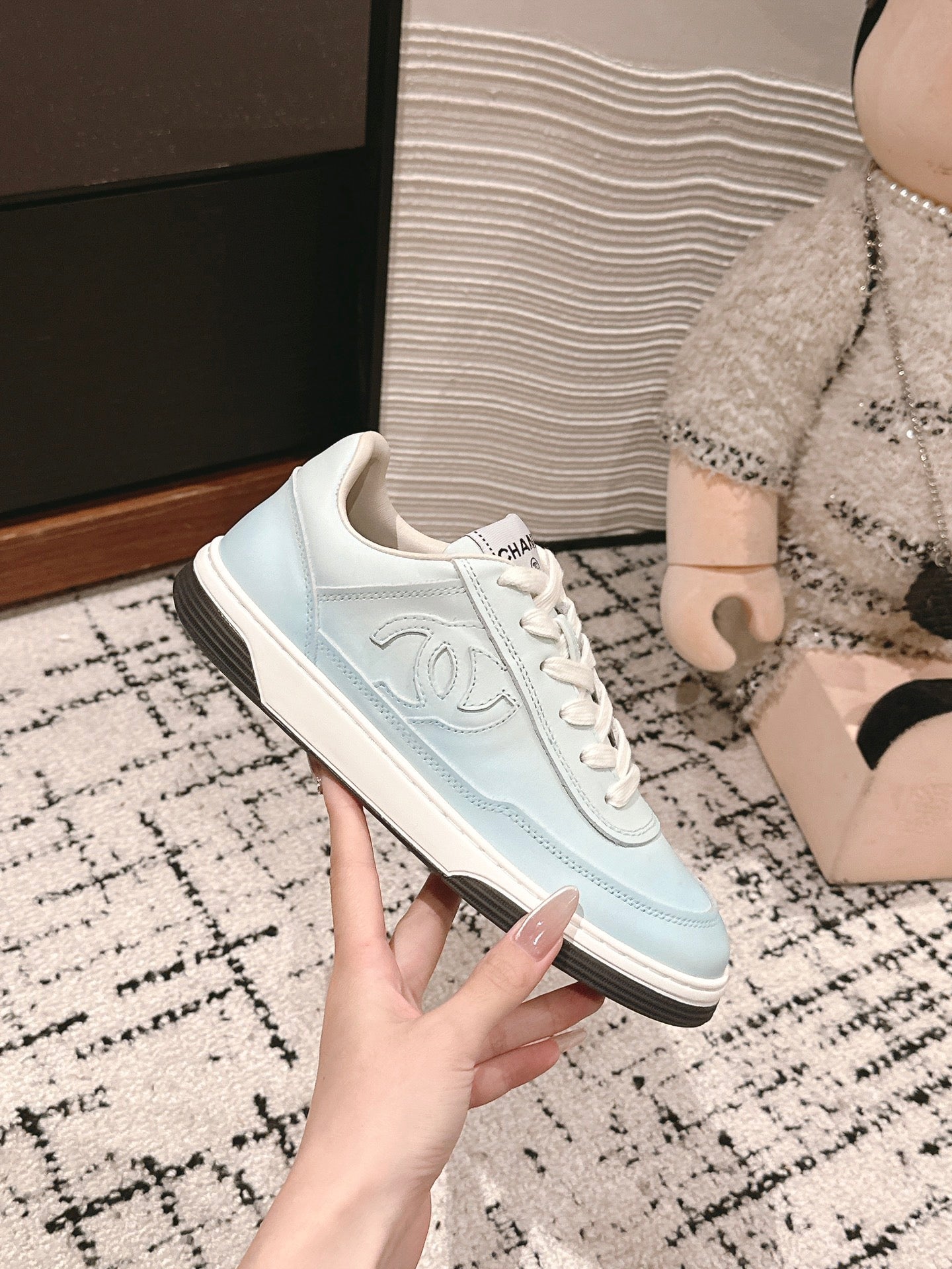 SNEAKER IN BLUE PASTEL HAND-POLISHED CALFSKIN 977829、mysite、Cacoeks
