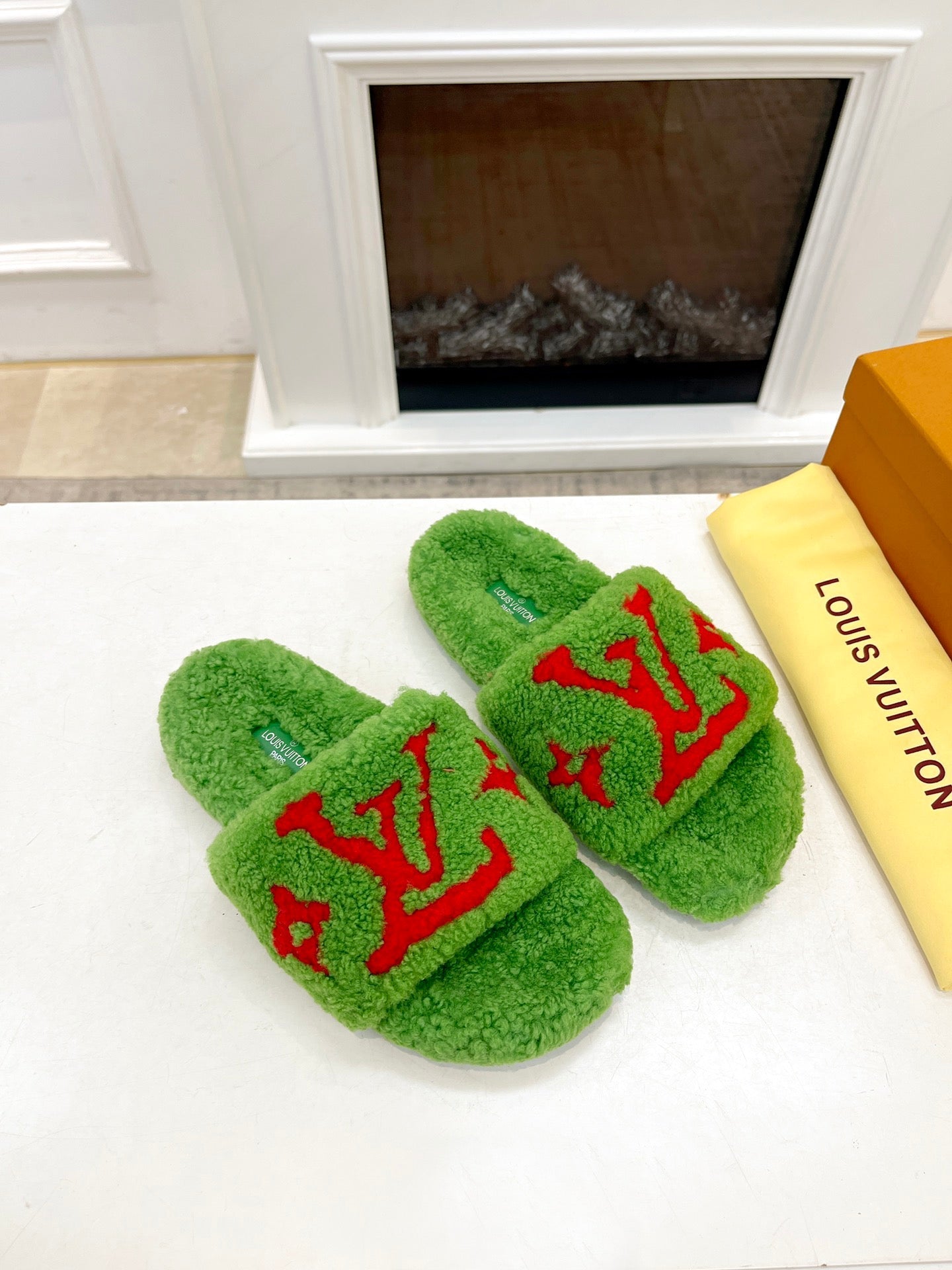LV FLAT SLIPPER IN LAWN GREEN MIX CHERRY RED SHEARLING、mysite、Cacoeks