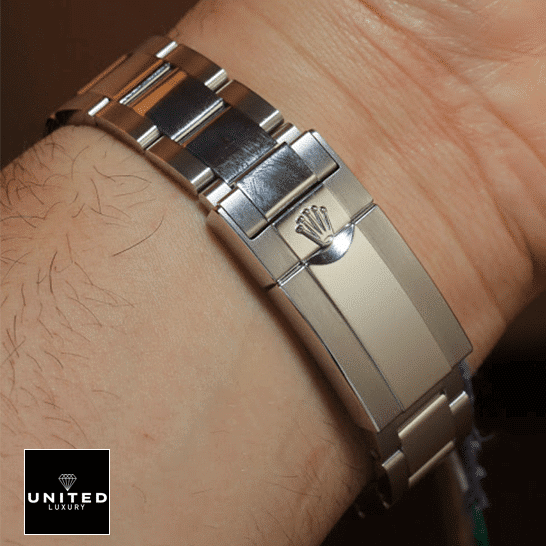 Rolex Daytona Cosmograph 116506 Blue Dial Oyster Replica 3 Rolex Daytona 116506 S.Steel Oyster Bracelet Fold Clasp on the Rolex Logo Replica on his arm