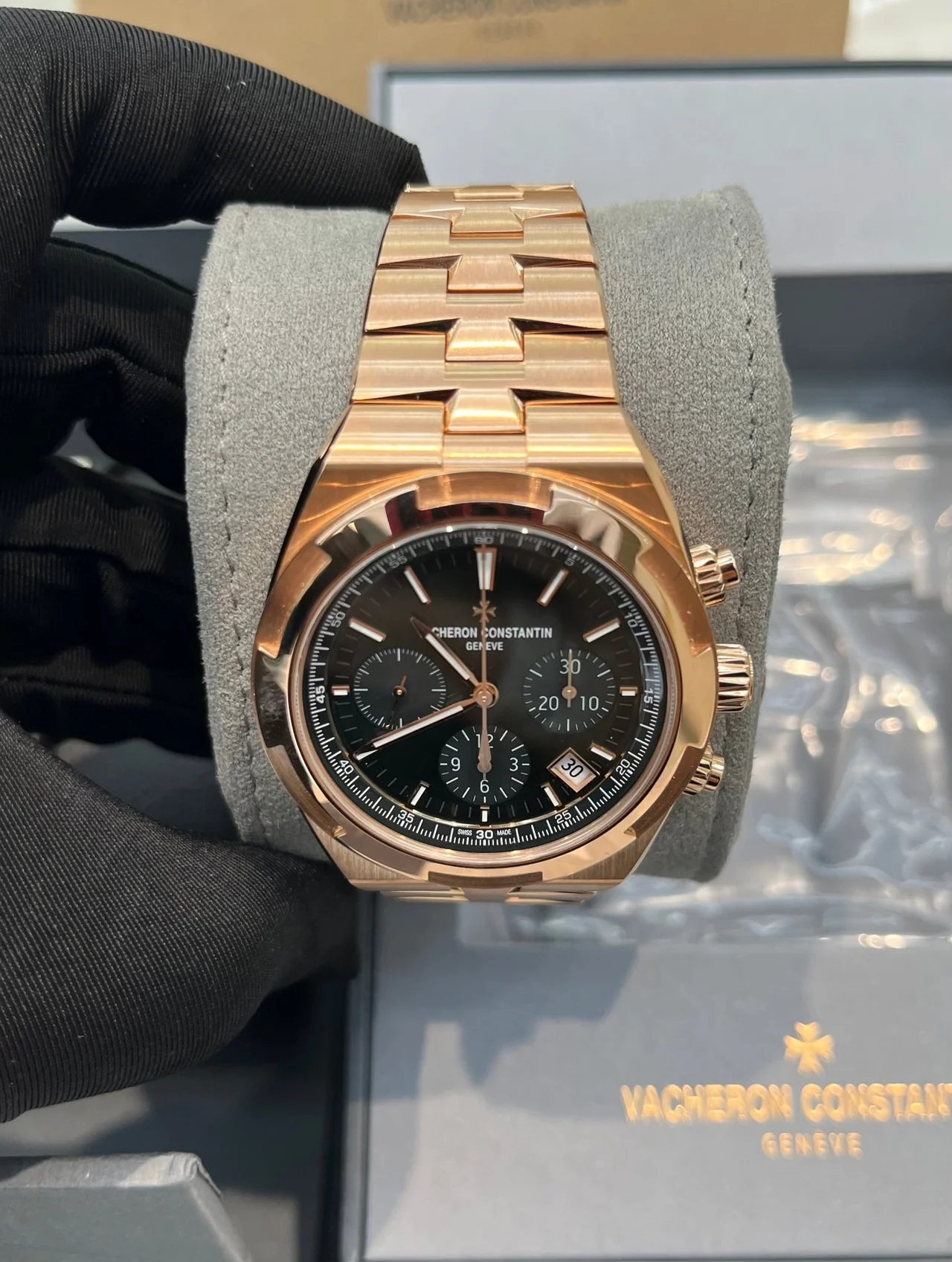 Vacheron Constantin Overseas Ref. 5520V/210R-B966 Super Clone Watch – Rose Gold Blue Dial Fake Replica