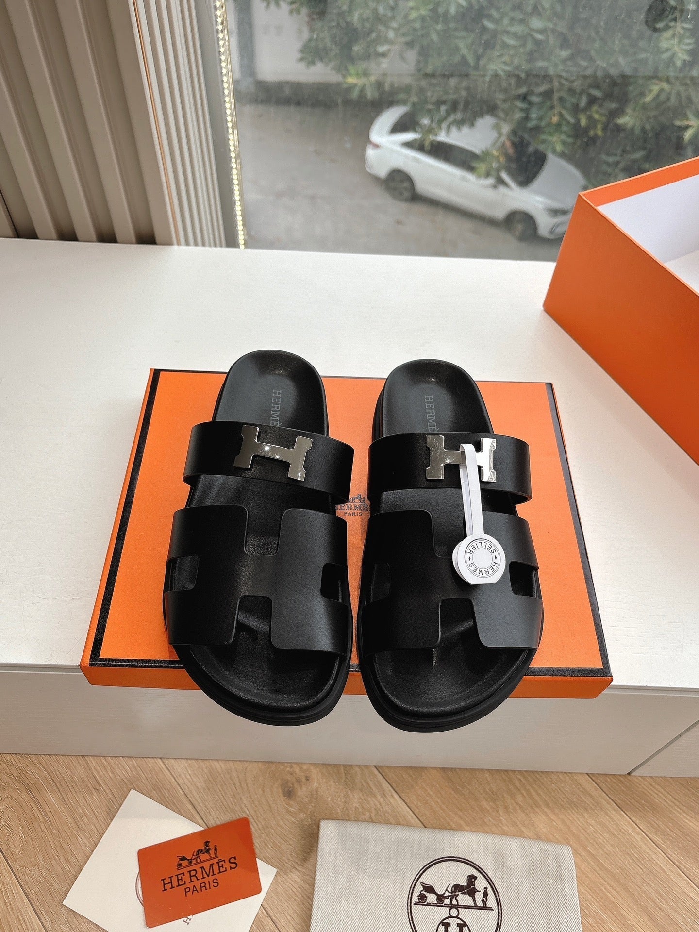 CHYPRE SANDAL IN BLACK CALFSKIN、mysite、Cacoeks