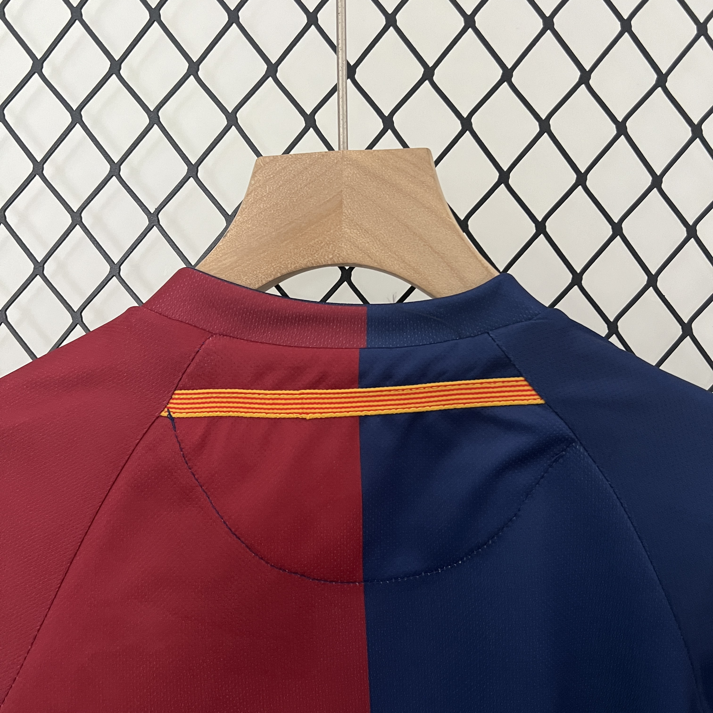 GlobeJersey-Retro Barcelona 2008-09 Home Stadium Kids Kit