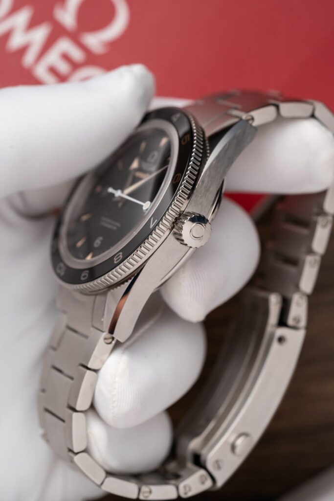 Đồng Hồ Omega Seamaster 007 Replica 11 Nhà Máy VS Mặt Đen 41mm (2)