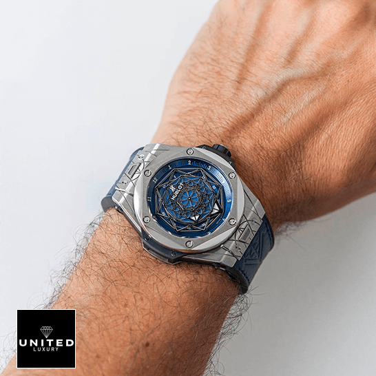 hublot_big_bang_sang_bleu_titanium_blue_watch_415.NX_.7179.VR_.MXM18_hand