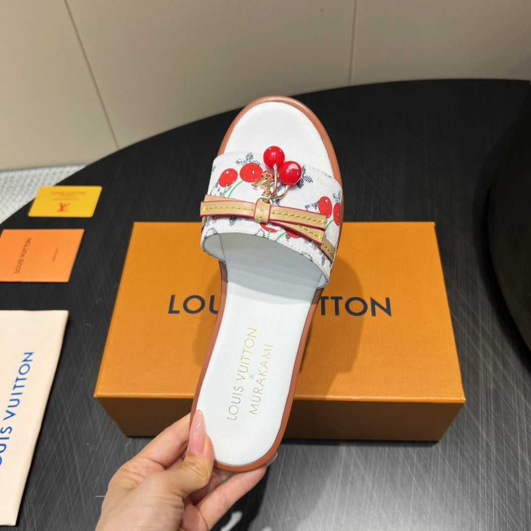 LV SLIDE SANDALS 25S IN WHITE DENIM AND CALFSKIN WITH CHERRY BLOSSOM BUCKLE、mysite、Cacoeks