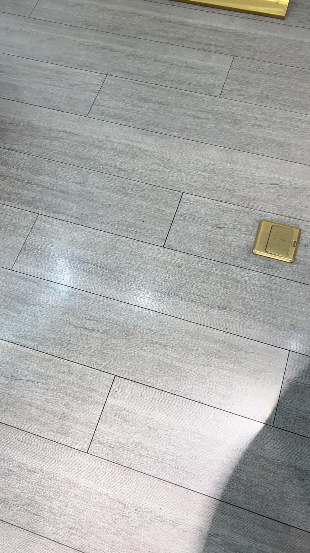 兼职  林炎: luxecystore