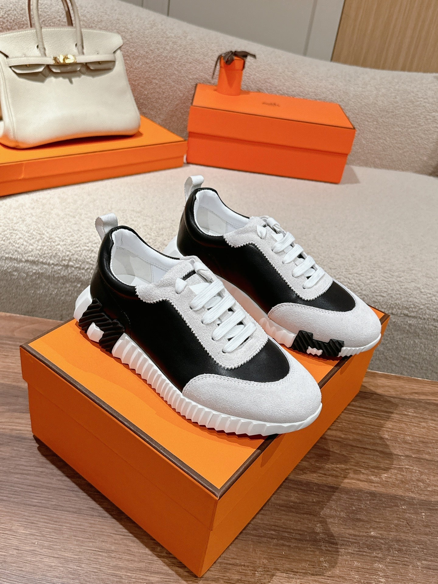 MAINLAND SNEAKER IN PALE GRAY SUEDE AND BLACK CALFSKIN、mysite、Cacoeks