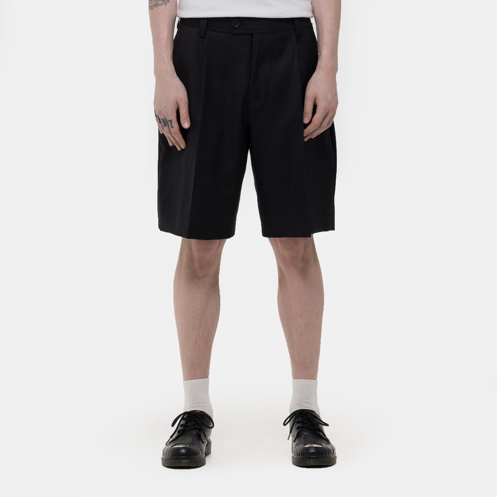 Classic Short in Fine Black Stripe
