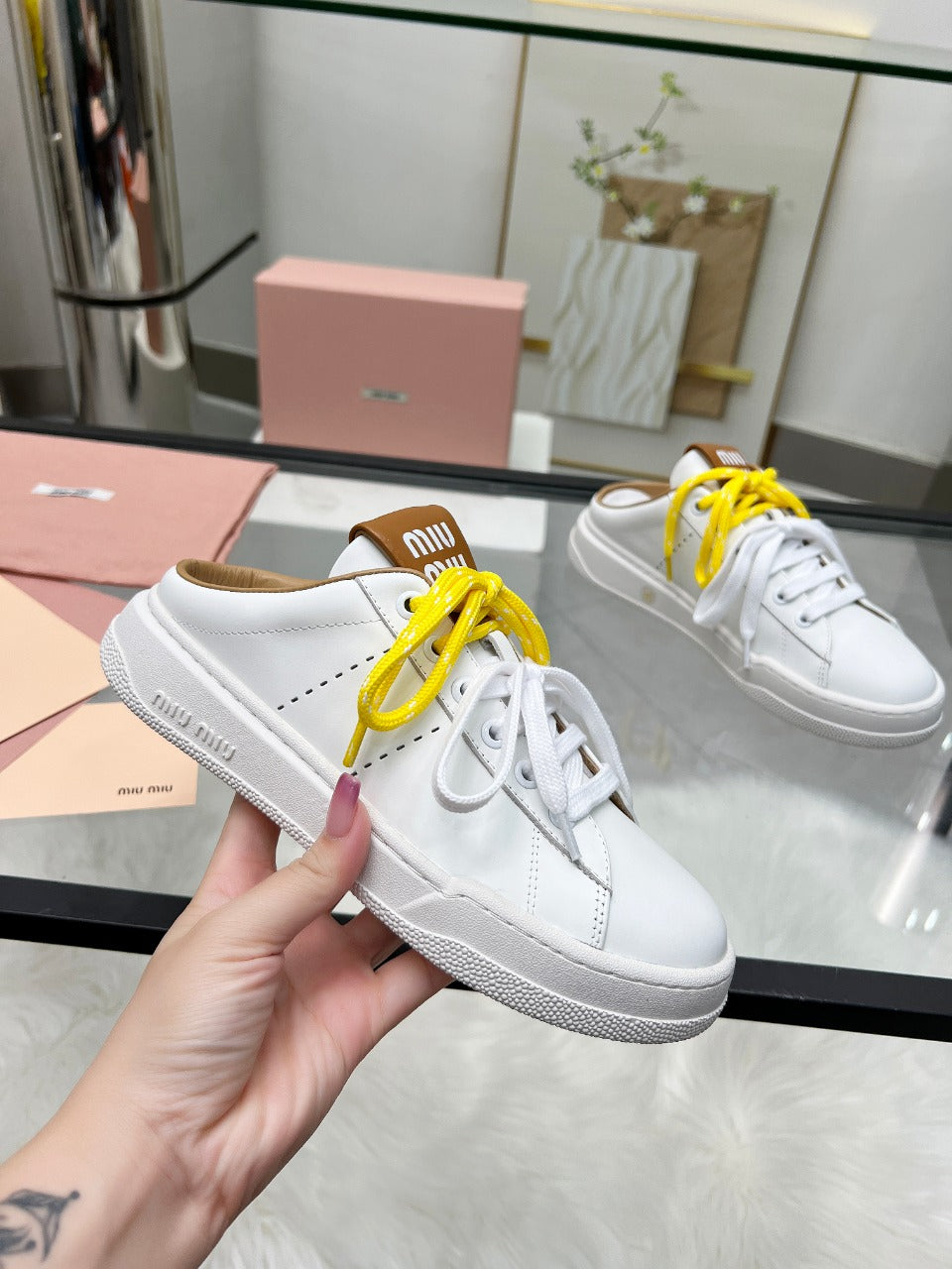 SNEAKER MULES IN WHITE MIX BROWN CALFSKIN WHITE YELLOW LACES、mysite、Cacoeks
