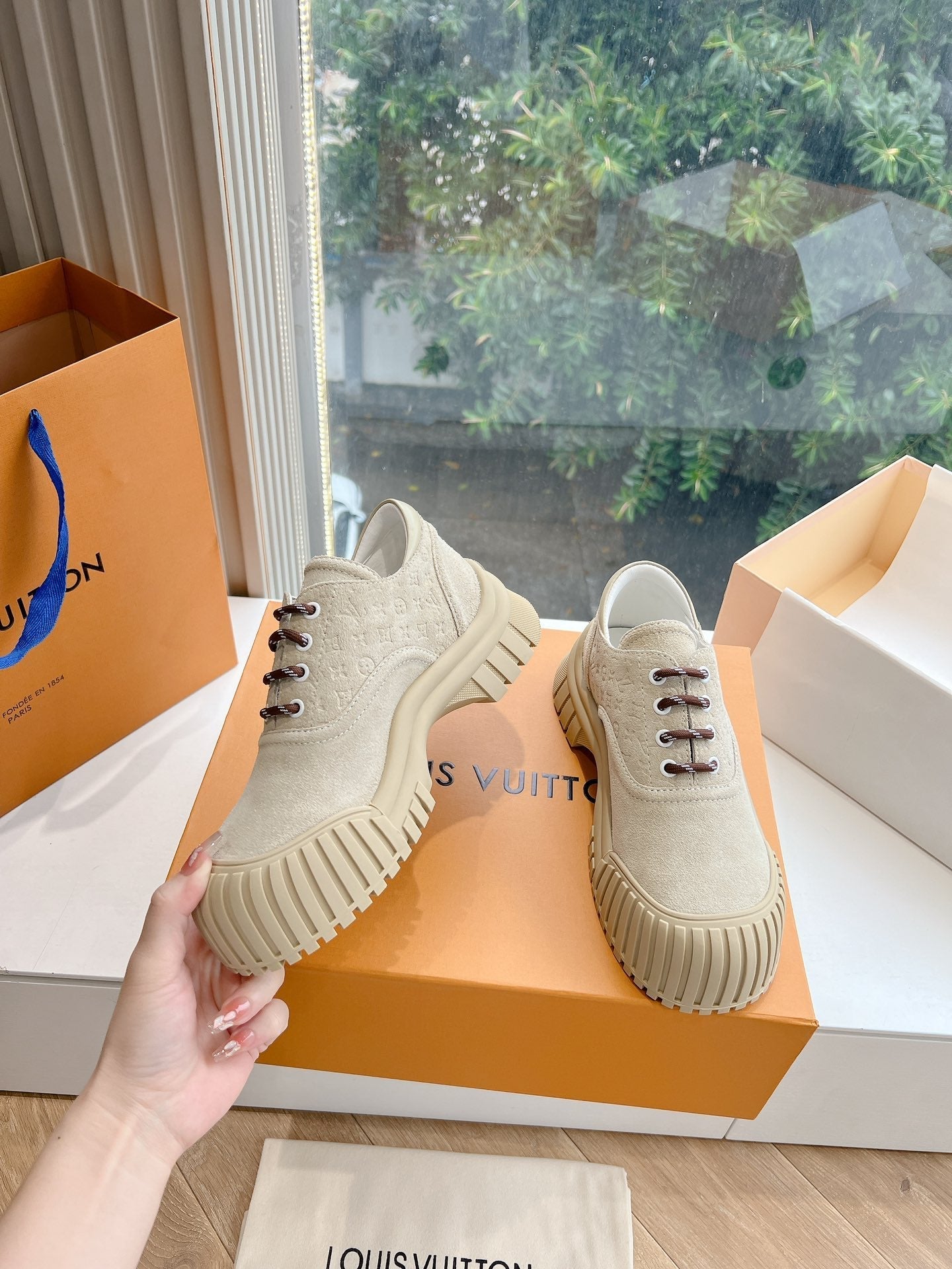 LV ARCHLIGHT SKATE SNEAKER IN PALE BROWN EMBOSSED SUEDE、mysite、Cacoeks