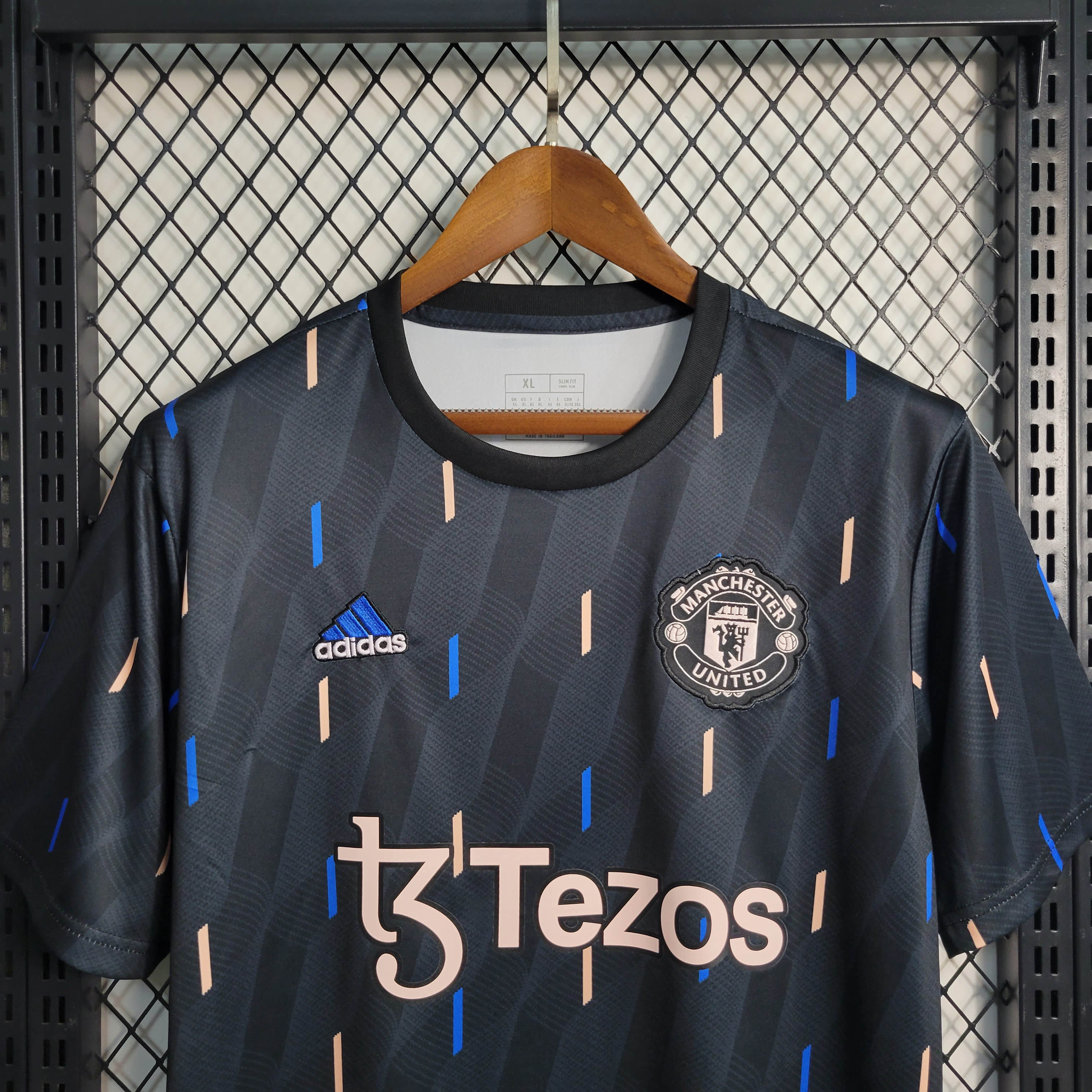 2022/2023 Manchester United Training Wear Black Football Shirt 1:1 Thai Quality:football jersey mysite: unitedjerseyfootball 邓江浪:football