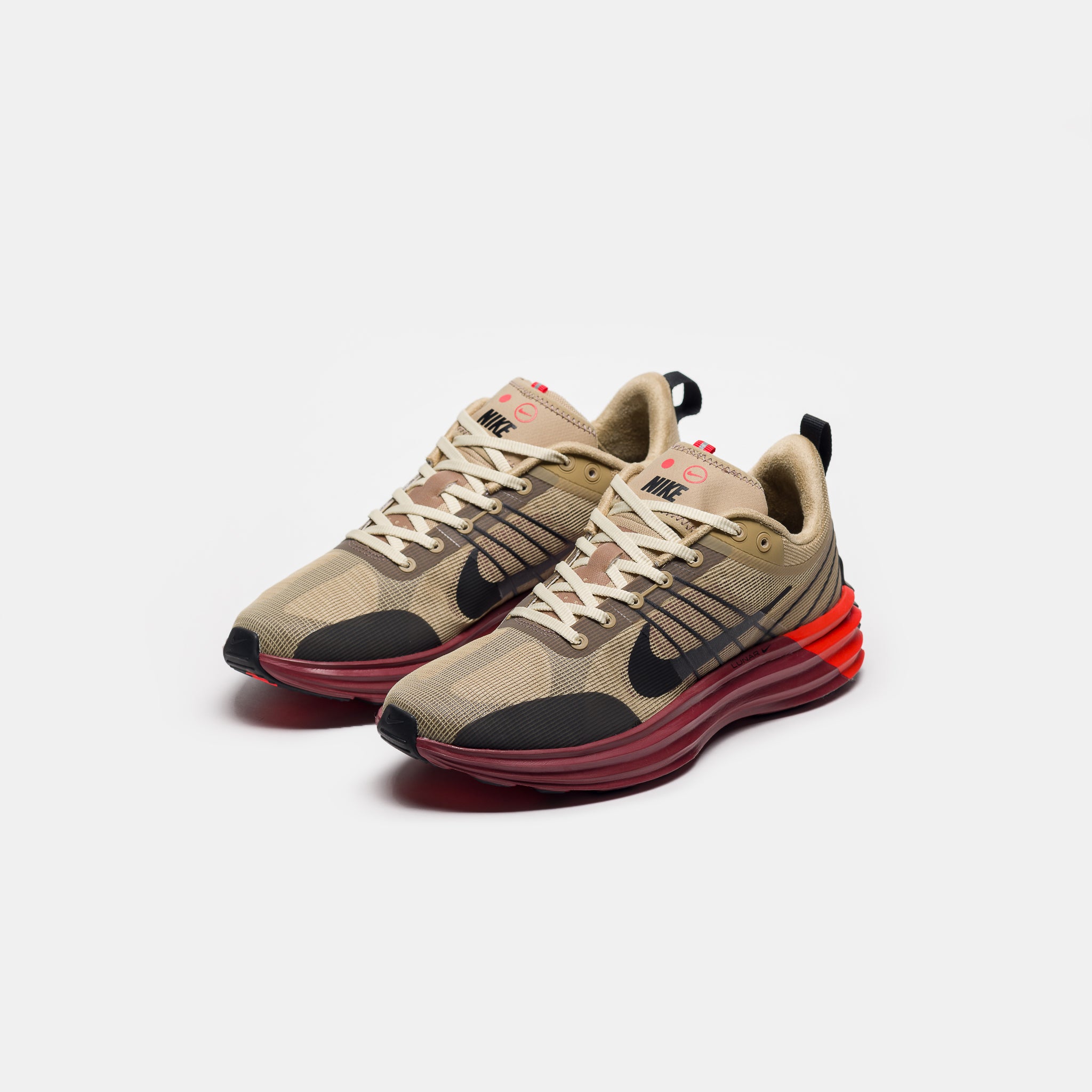 Lunar Roam Sneaker in Parachute Beige/Black/Light Khaki