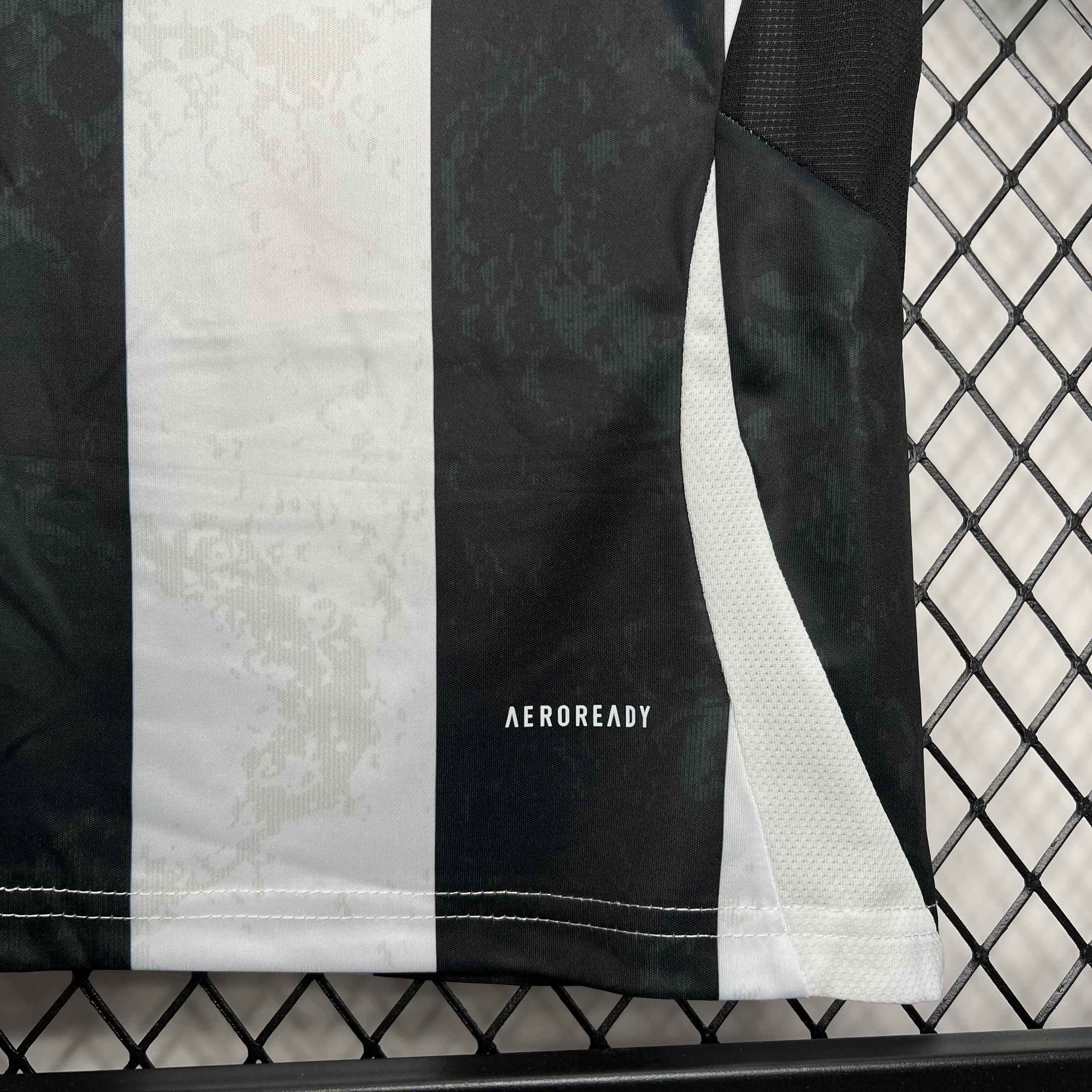 JerseysGala.com | Juventus 24-25 Home Stadium Kids Kit -Customize Name, Number and Patch | Worldwide Shipping