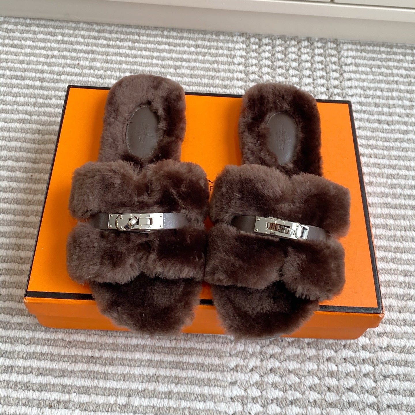 HM 25S ECLAIR SANDAL IN DARK BROWN SHEARLING WITH SILVER HARDWARE、mysite、Cacoeks