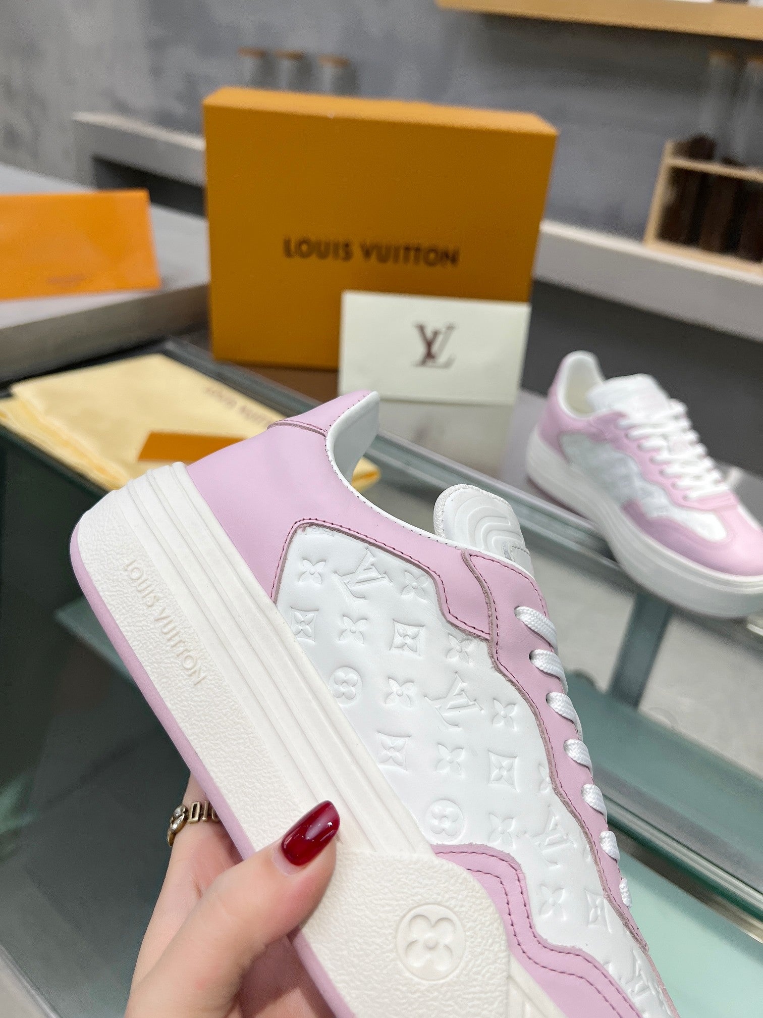 LV WOMEN GROOVY PLATFORM IN WHITE MIX LIGHT PINK EMBOSSED CALFSKIN、mysite、Cacoeks