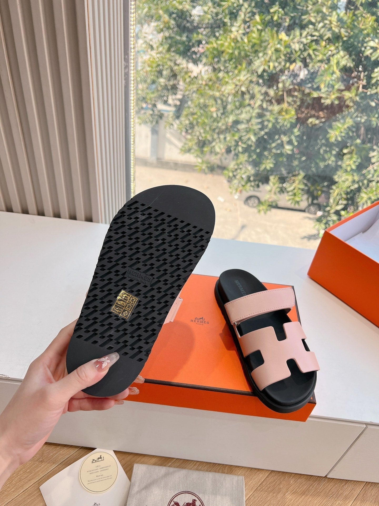 CHYPRE SANDAL IN LIGHT PINK CALFSKIN、mysite、Cacoeks