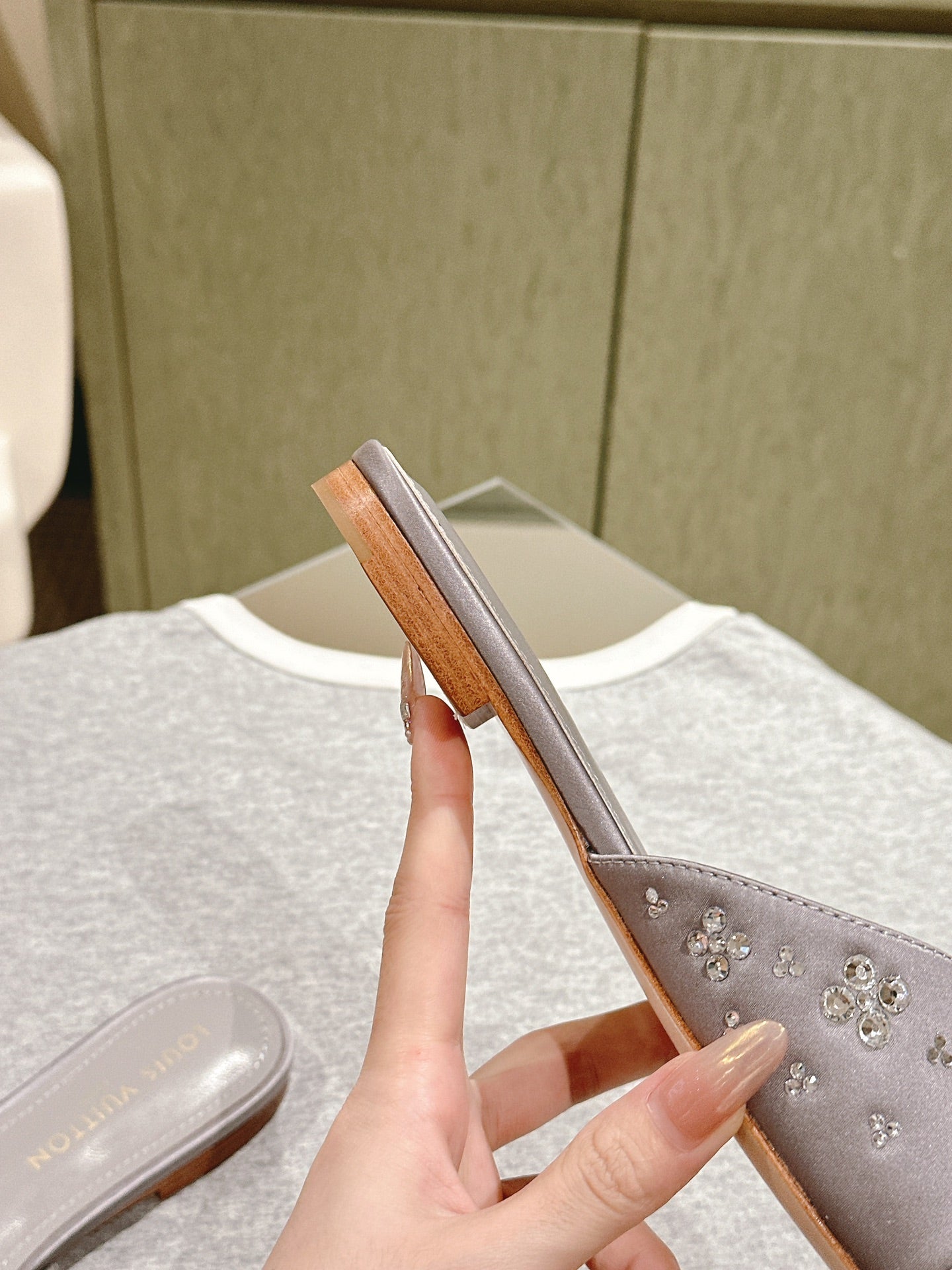 LV WOMEN FLAT MULE IN PASTEL PURPLE SATIN WITH RHINESTONE、mysite、Cacoeks