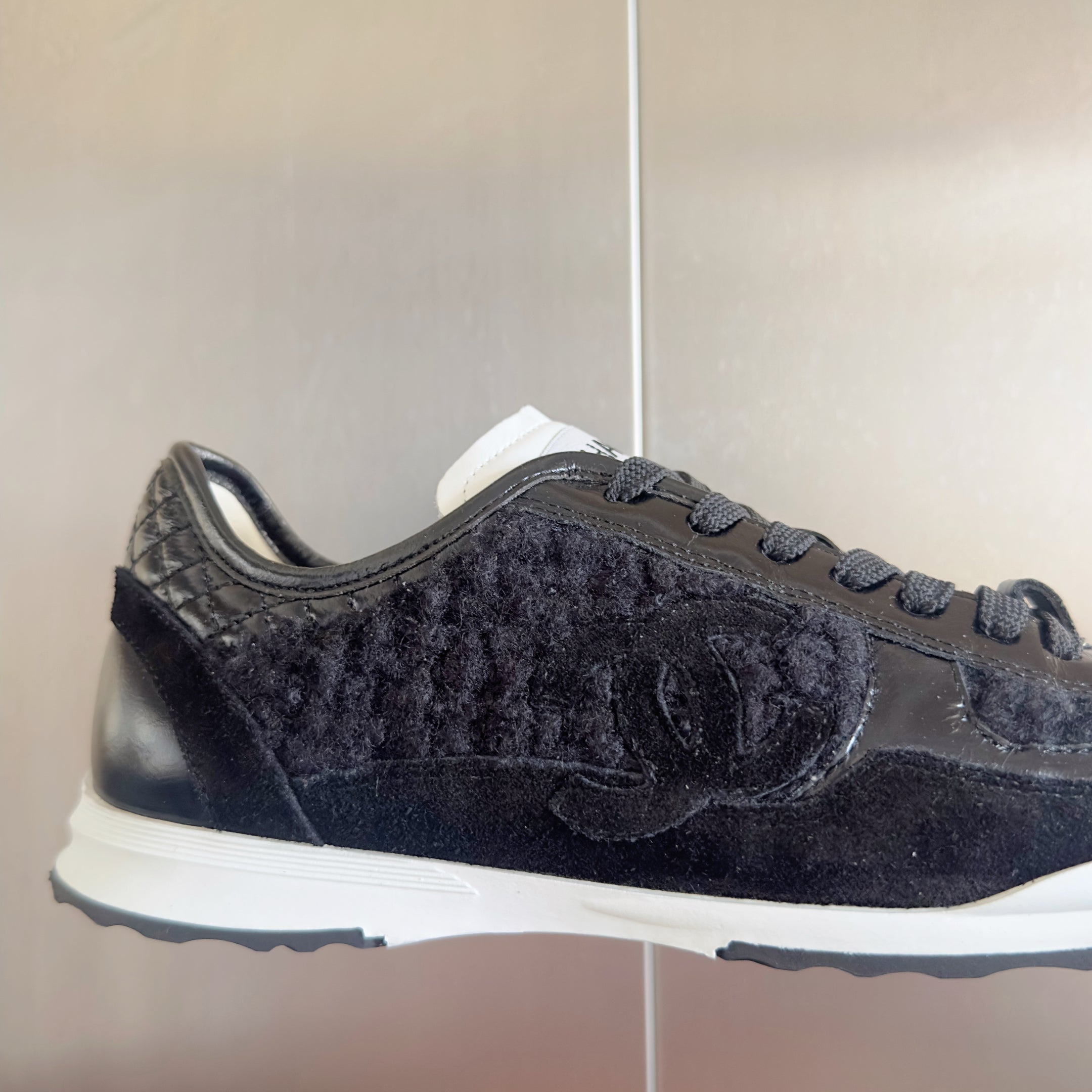CHANEL 25S SNEAKERS 20MM IN BLACK CALFSKIN AND SUEDE、mysite、Cacoeks