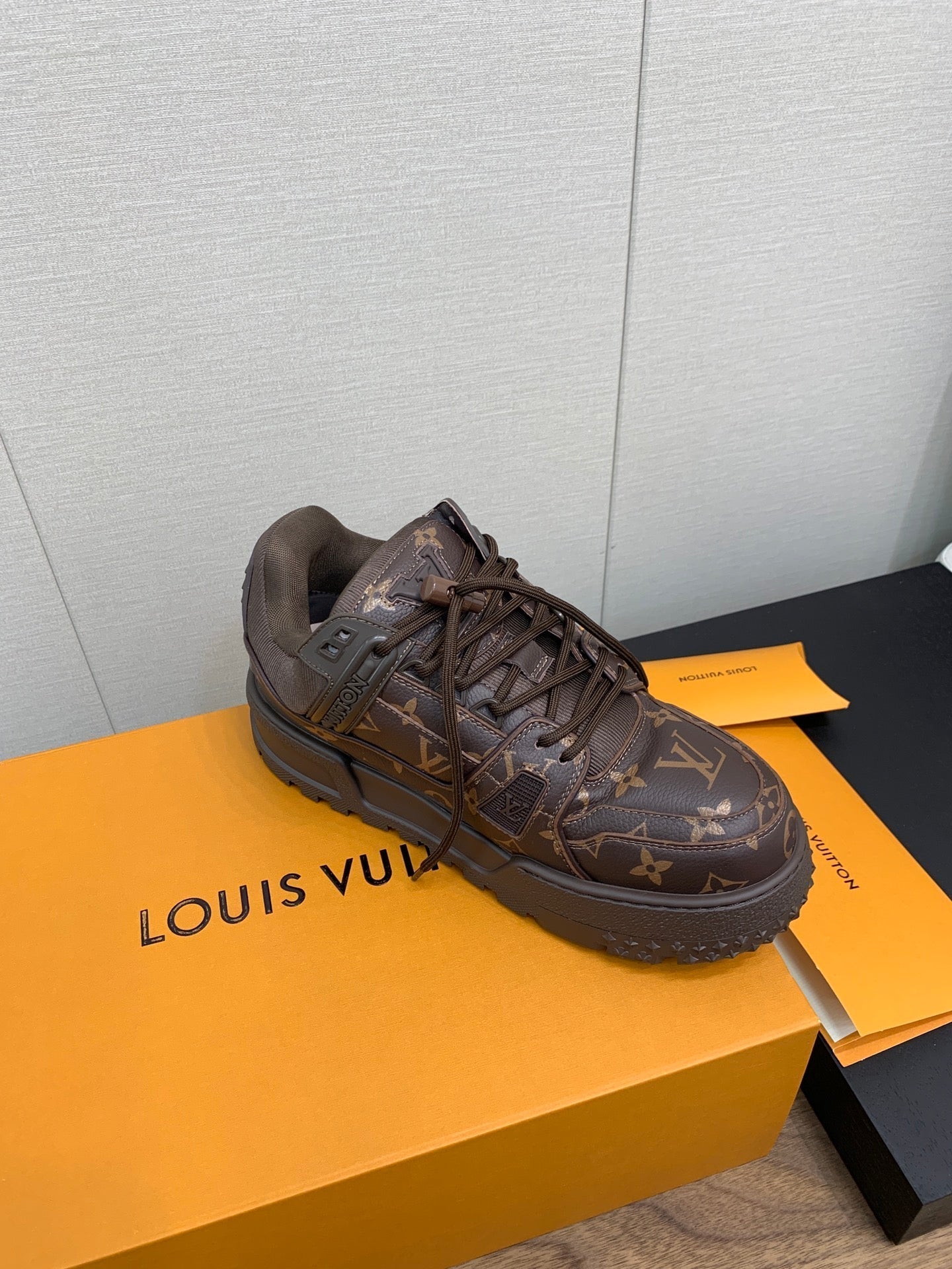 LV TRAINER IN CHOCOLATE BROWN MONOGRAM CALFSKIN、mysite、Cacoeks