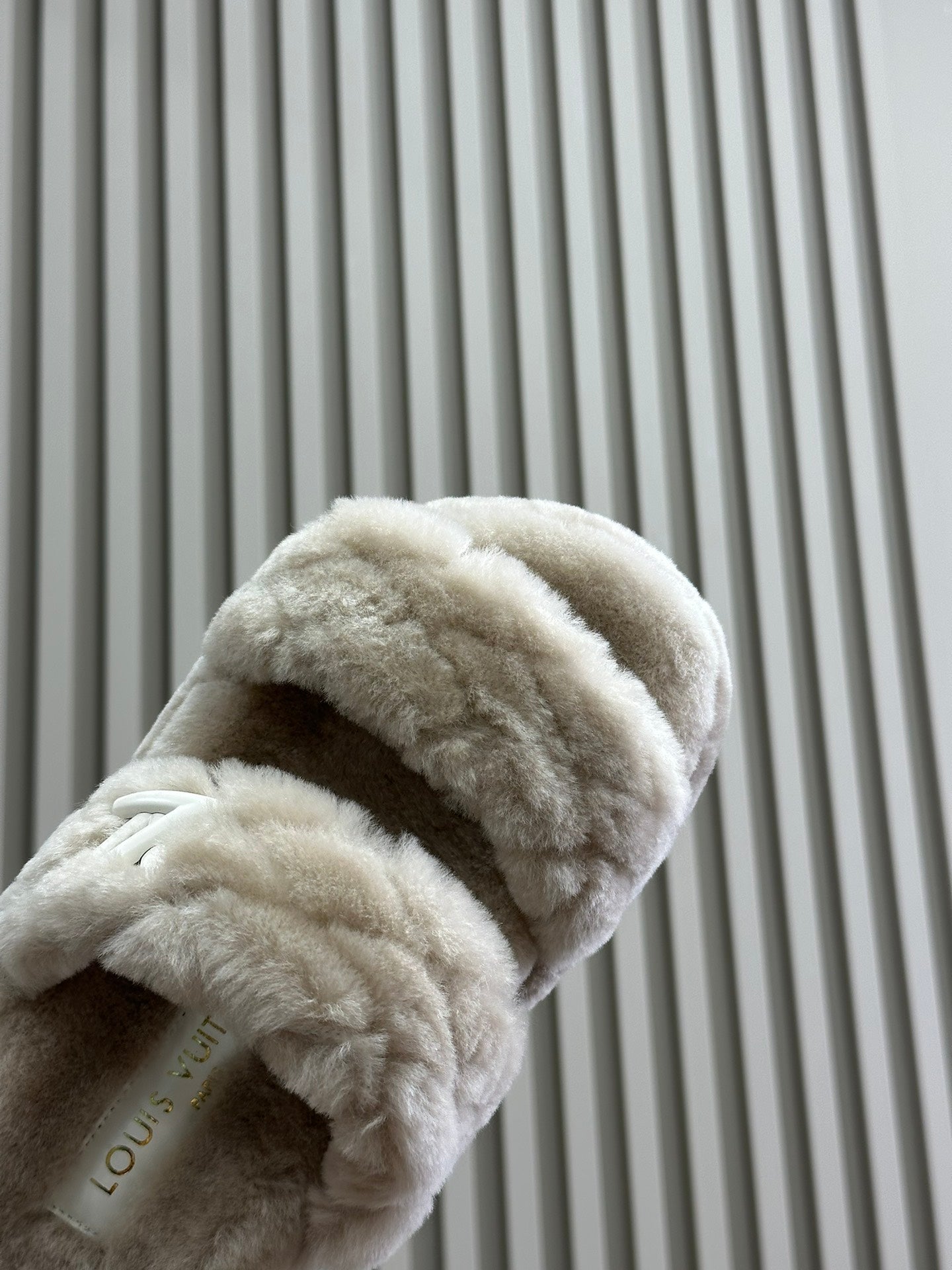 LV WOMEN SUNSET PLATFORM COMFORT MULE IN BEIGE FLEECE、mysite、Cacoeks