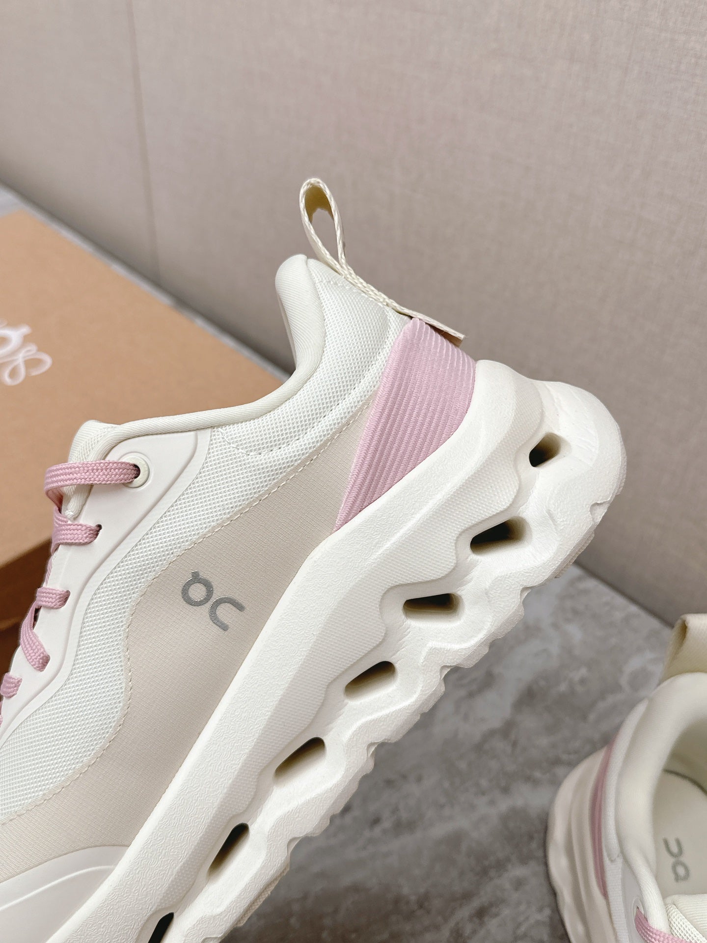 RUN SNEAKER IN PASTEL GRAY MIX BABY PINK SUEDE AND MESH FABRIC、mysite、Cacoeks
