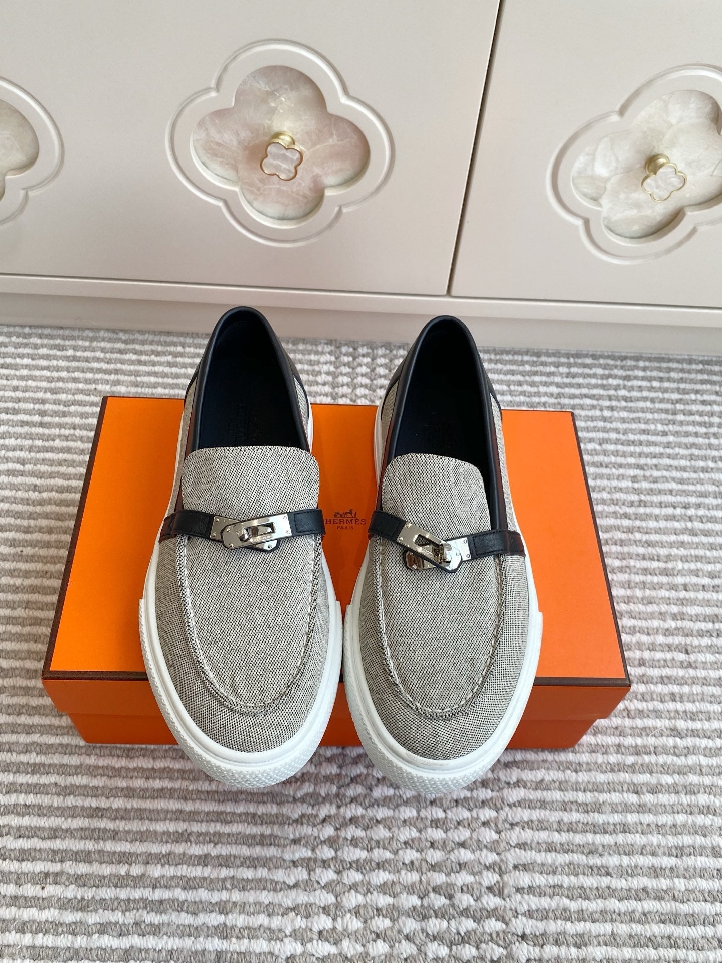 HM 25S SLIP-ON IN GREY CANVAS AND BLACK LAMBSKIN WITH SILVER HARDWARE、mysite、Cacoeks