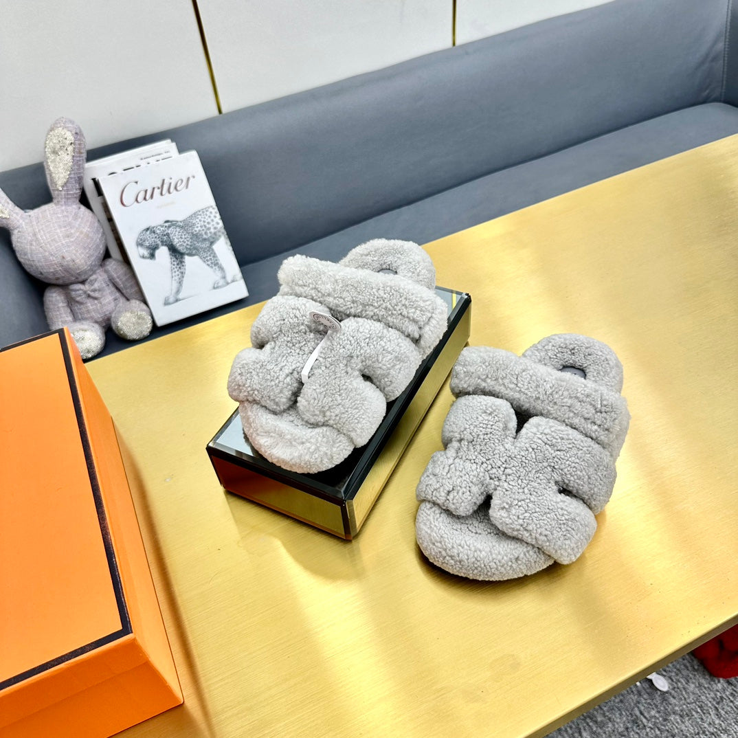 CHYPRE SANDAL IN PALE GRAY SHEARLING、mysite、Cacoeks