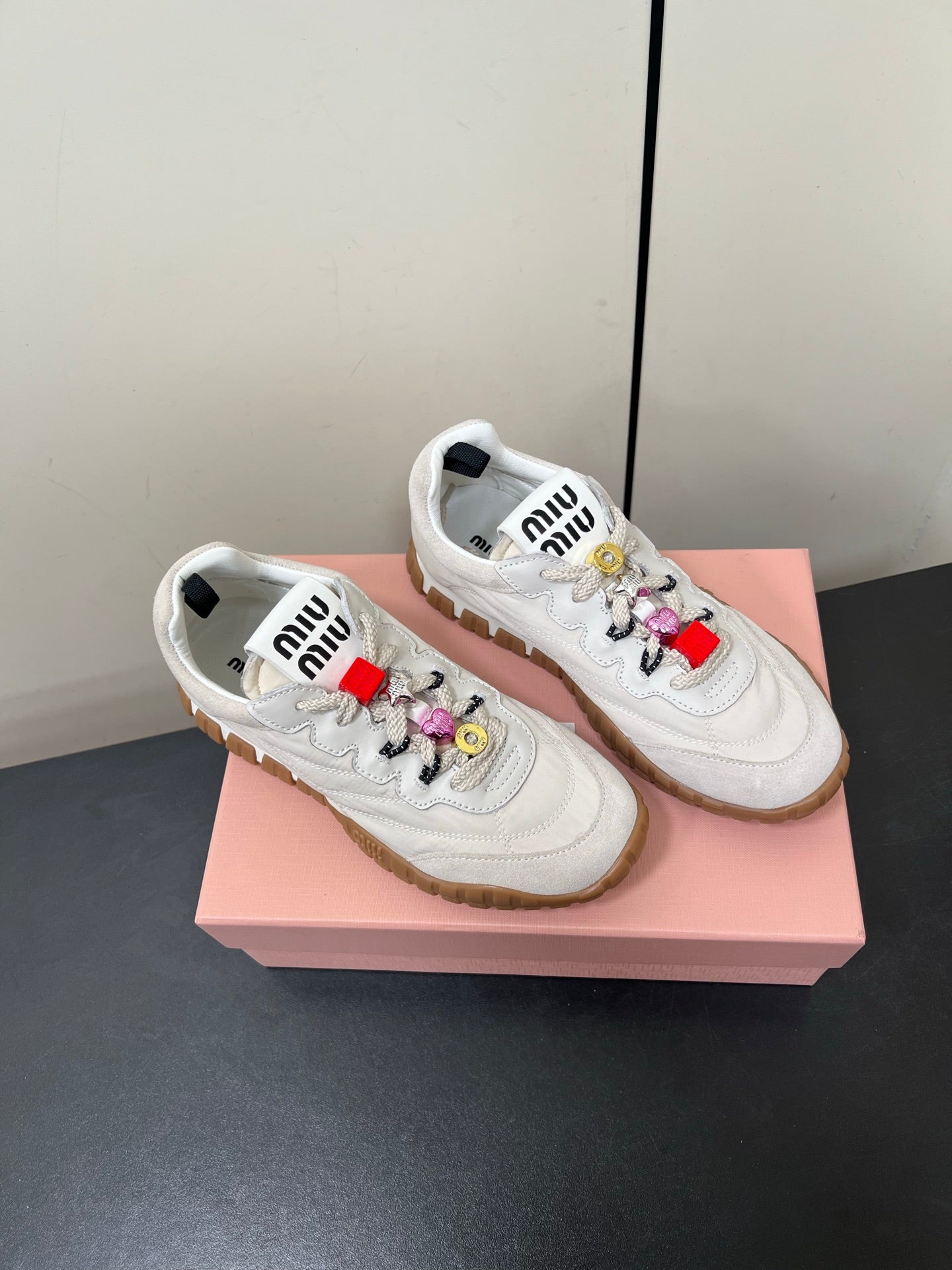 TYRE SNEAKERS IN OFF WHITE TECHNICAL FABRIC AND SUEDE WITH STICKER、mysite、Cacoeks