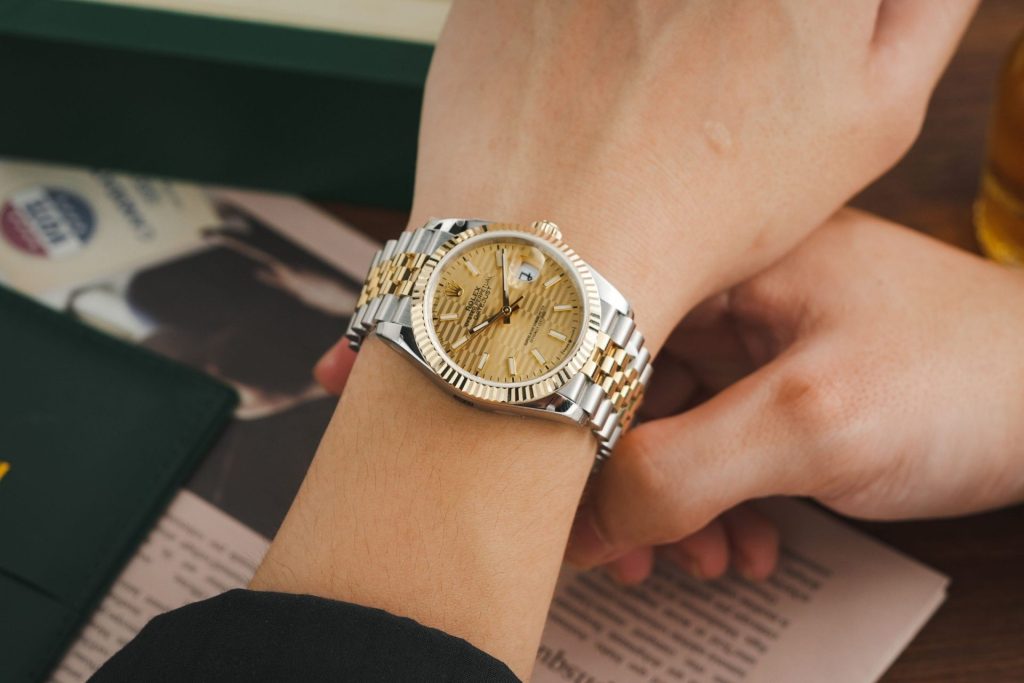 Đồng Hồ Rolex Chế Tác DateJust 126233 Mặt Nếp Gấp Bọc Vàng GM Factory 36mm (2)